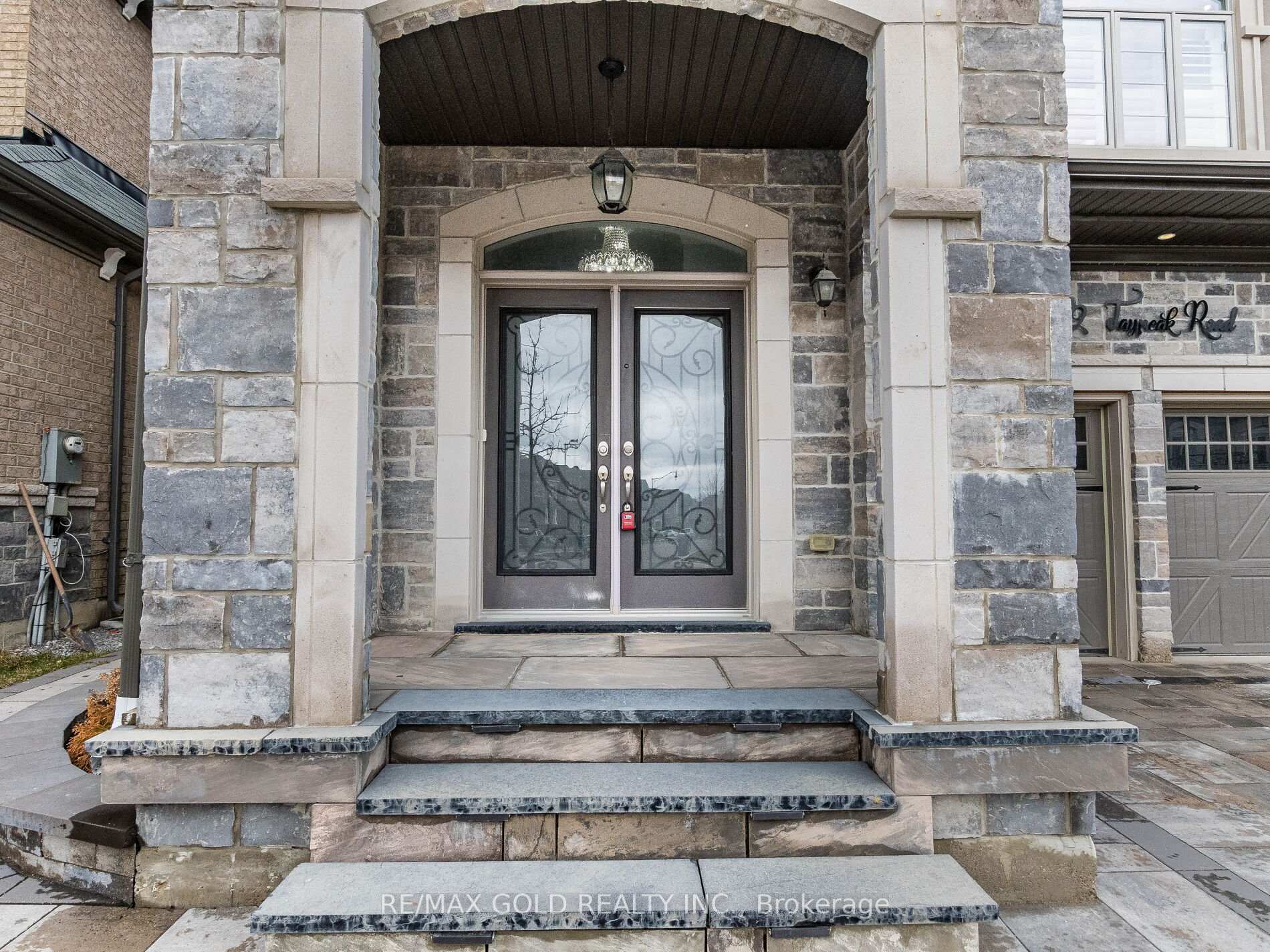 Photo 2 of 12 Jaypeak Road, Brampton, Toronto Gore Rural Estate — HOMEH