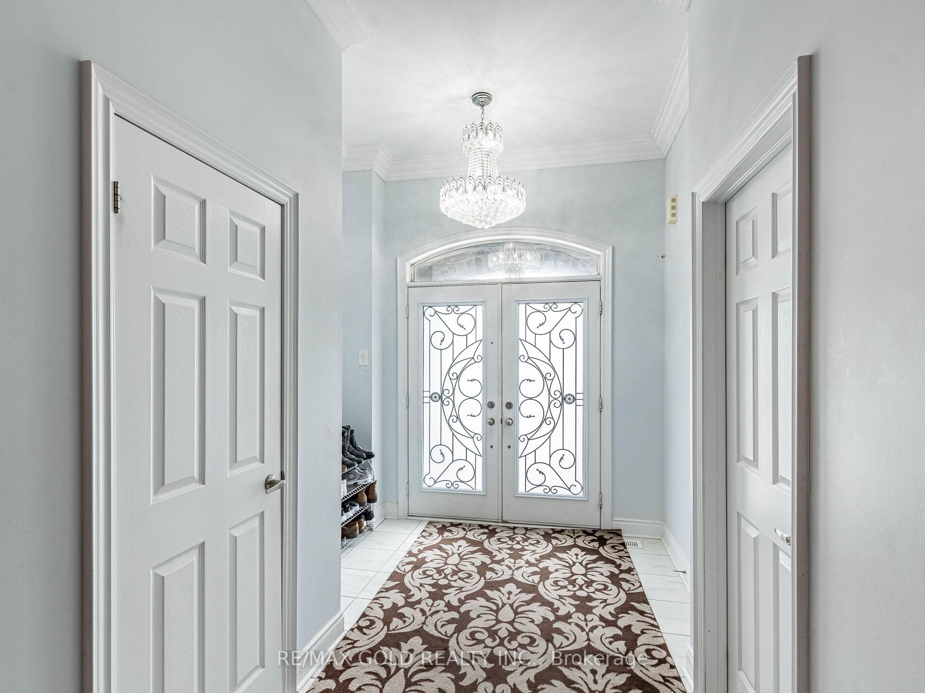 Photo 3 of 12 Jaypeak Road, Brampton, Toronto Gore Rural Estate — HOMEH