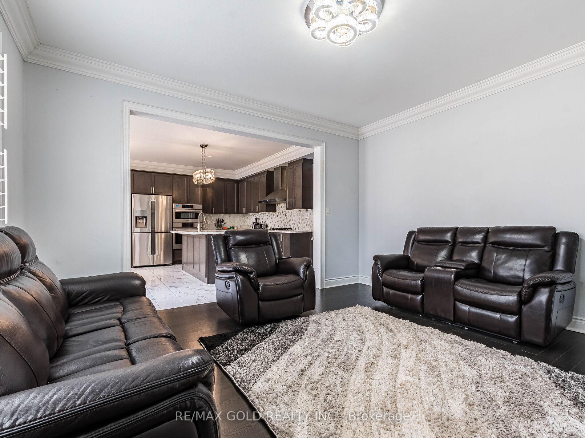 Photo 7 of 12 Jaypeak Road, Brampton, Toronto Gore Rural Estate — HOMEH