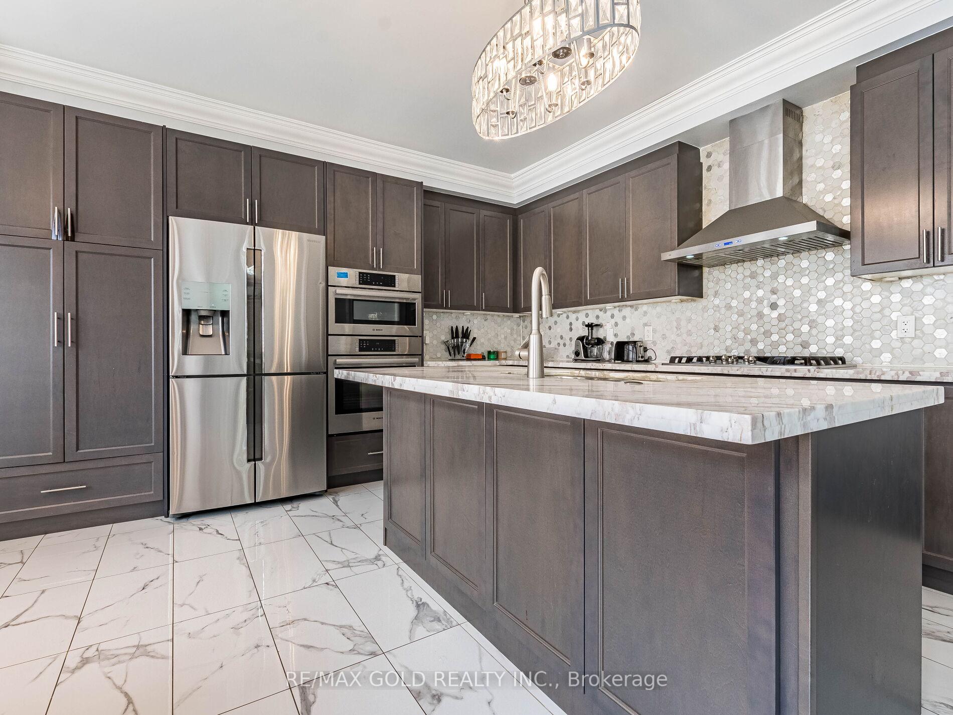 Photo 4 of 12 Jaypeak Road, Brampton, Toronto Gore Rural Estate — HOMEH