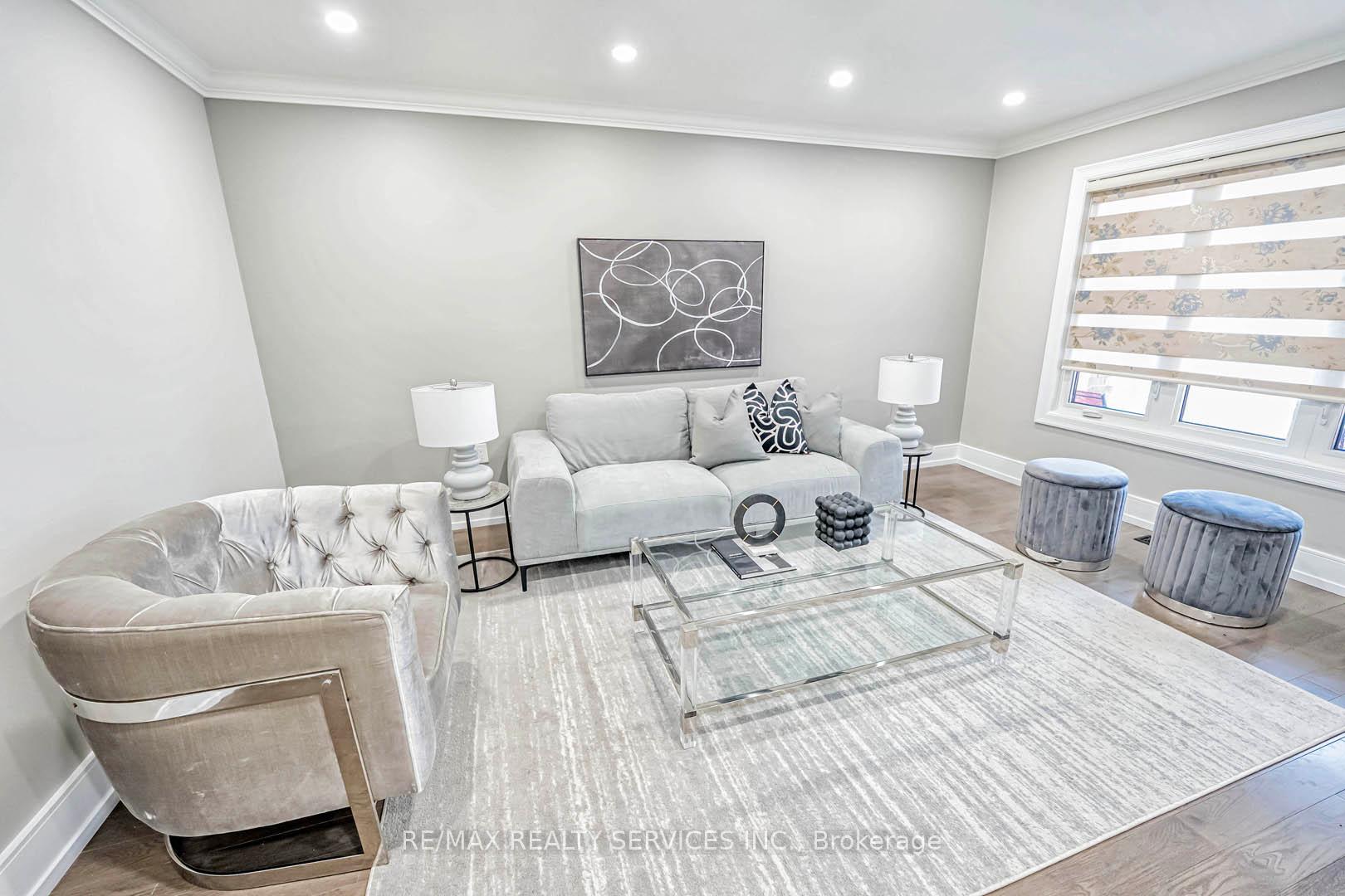 Photo 4 of 2 Ebby Avenue, Brampton, Heart Lake West — HOMEH