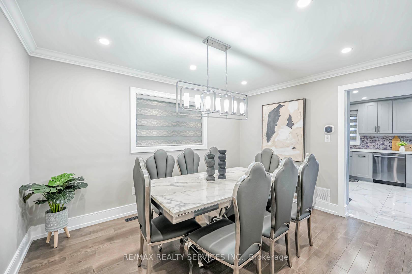 Photo 6 of 2 Ebby Avenue, Brampton, Heart Lake West — HOMEH