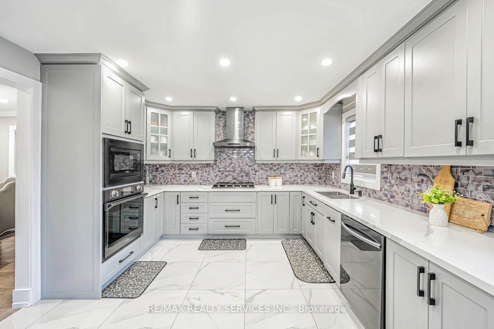 Photo 9 of 2 Ebby Avenue, Brampton, Heart Lake West — HOMEH