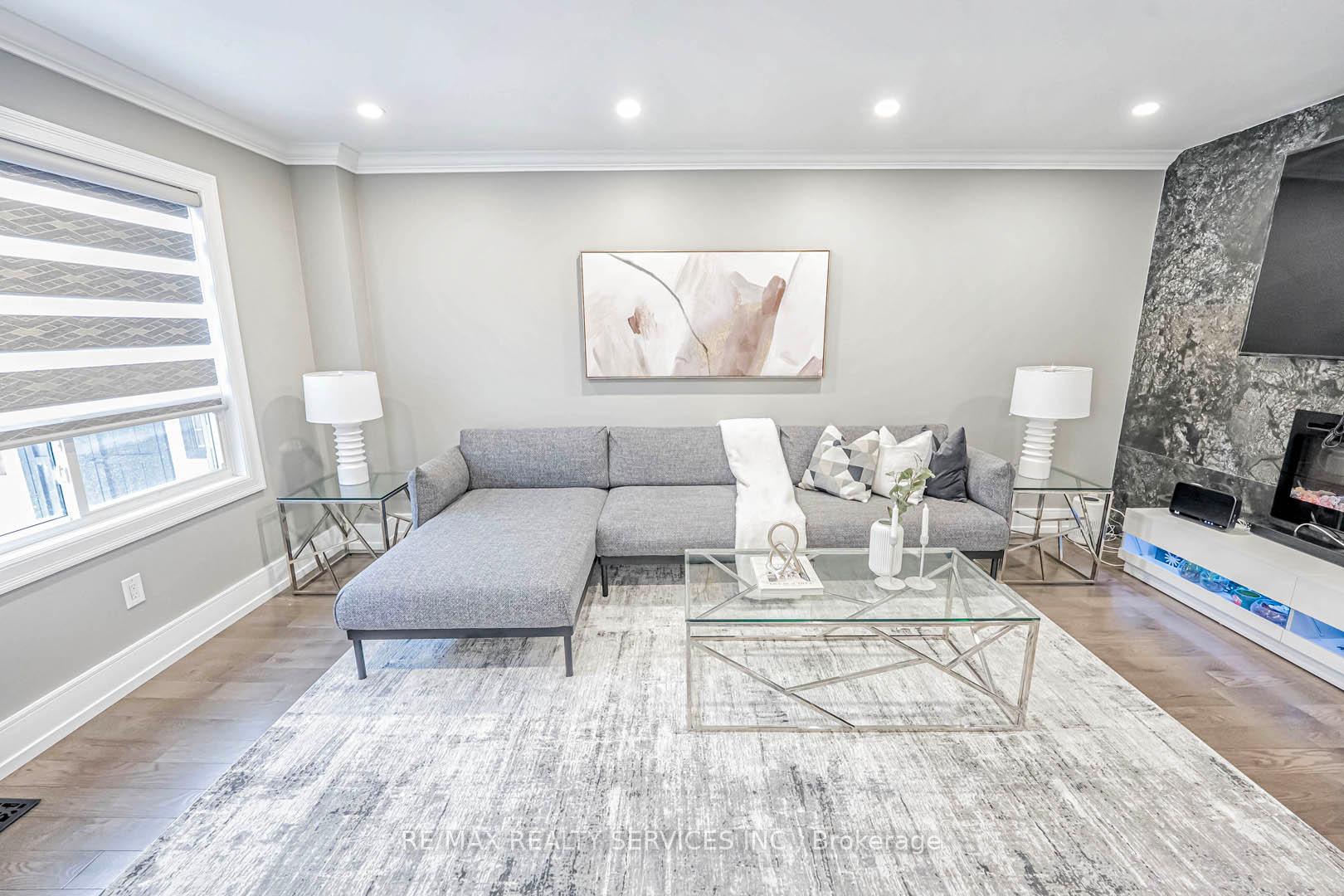 Photo 11 of 2 Ebby Avenue, Brampton, Heart Lake West — HOMEH