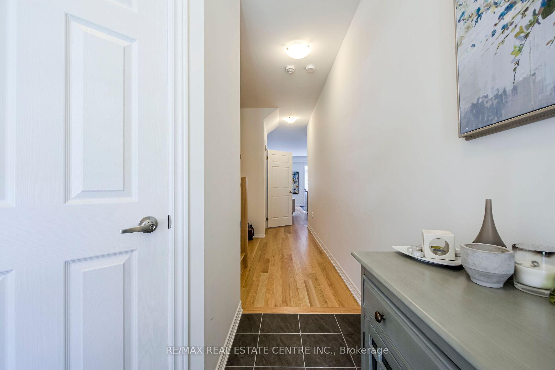 Photo 3 of 106 Air Dancer Crescent, Oshawa, Windfields — HOMEH