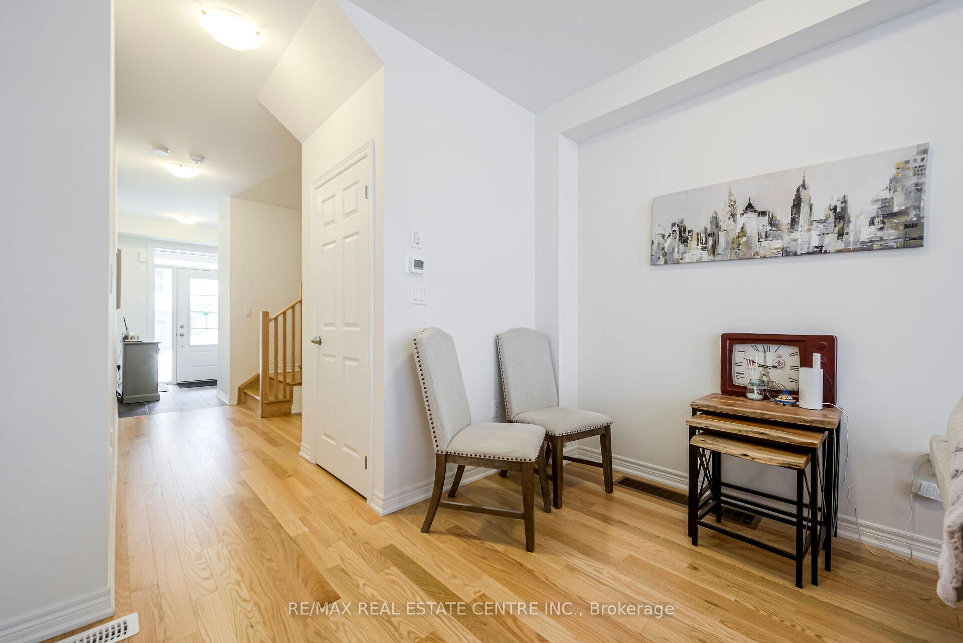 Photo 5 of 106 Air Dancer Crescent, Oshawa, Windfields — HOMEH