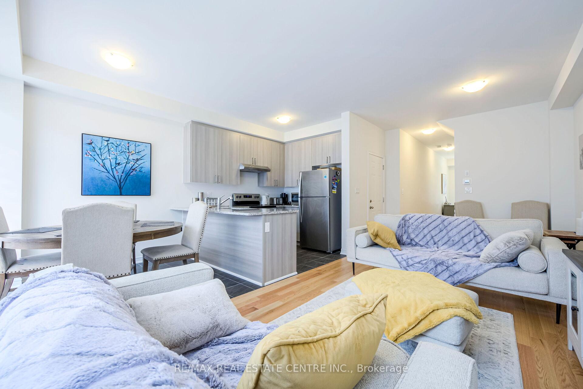 Photo 9 of 106 Air Dancer Crescent, Oshawa, Windfields — HOMEH