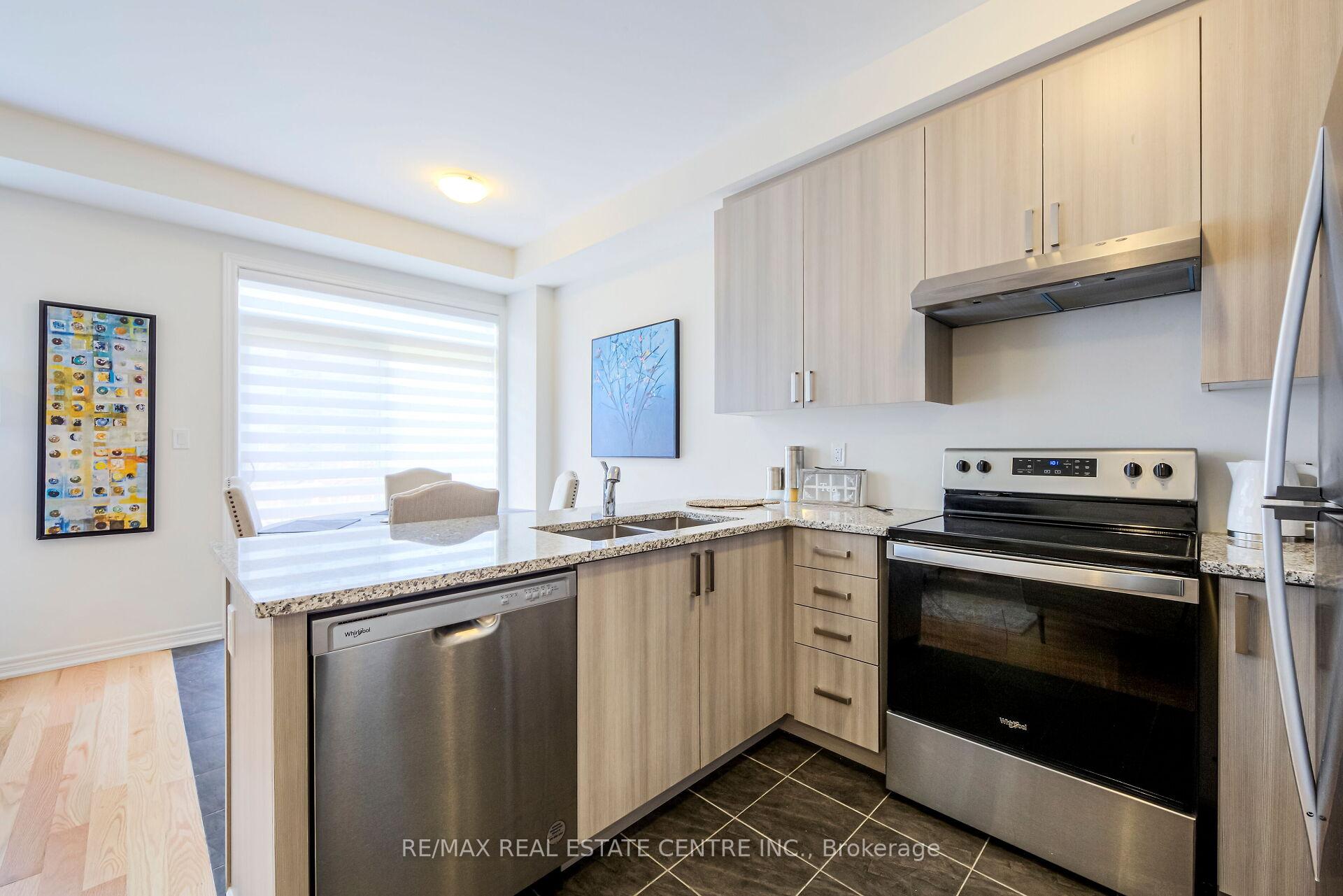 Photo 11 of 106 Air Dancer Crescent, Oshawa, Windfields — HOMEH