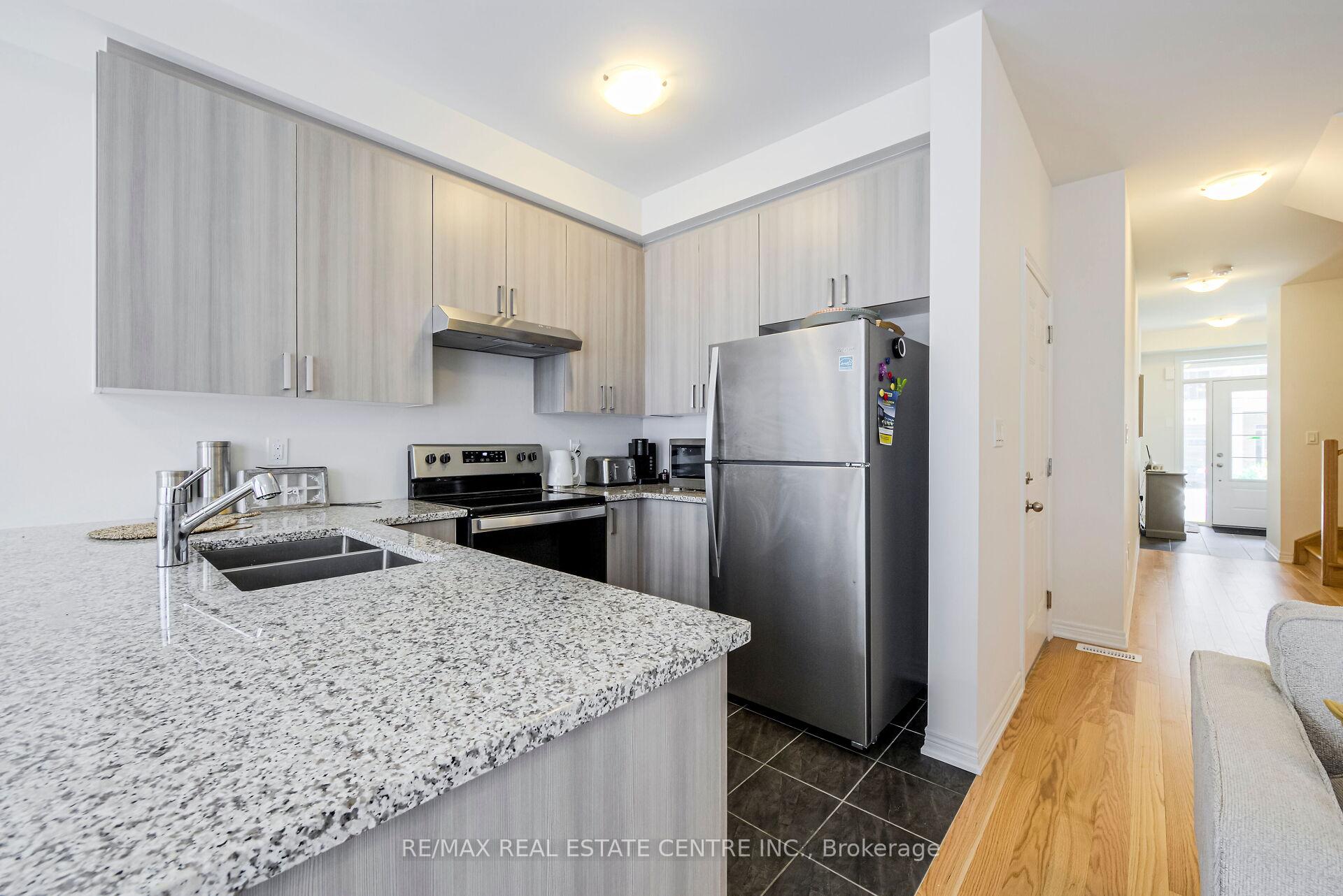 Photo 15 of 106 Air Dancer Crescent, Oshawa, Windfields — HOMEH
