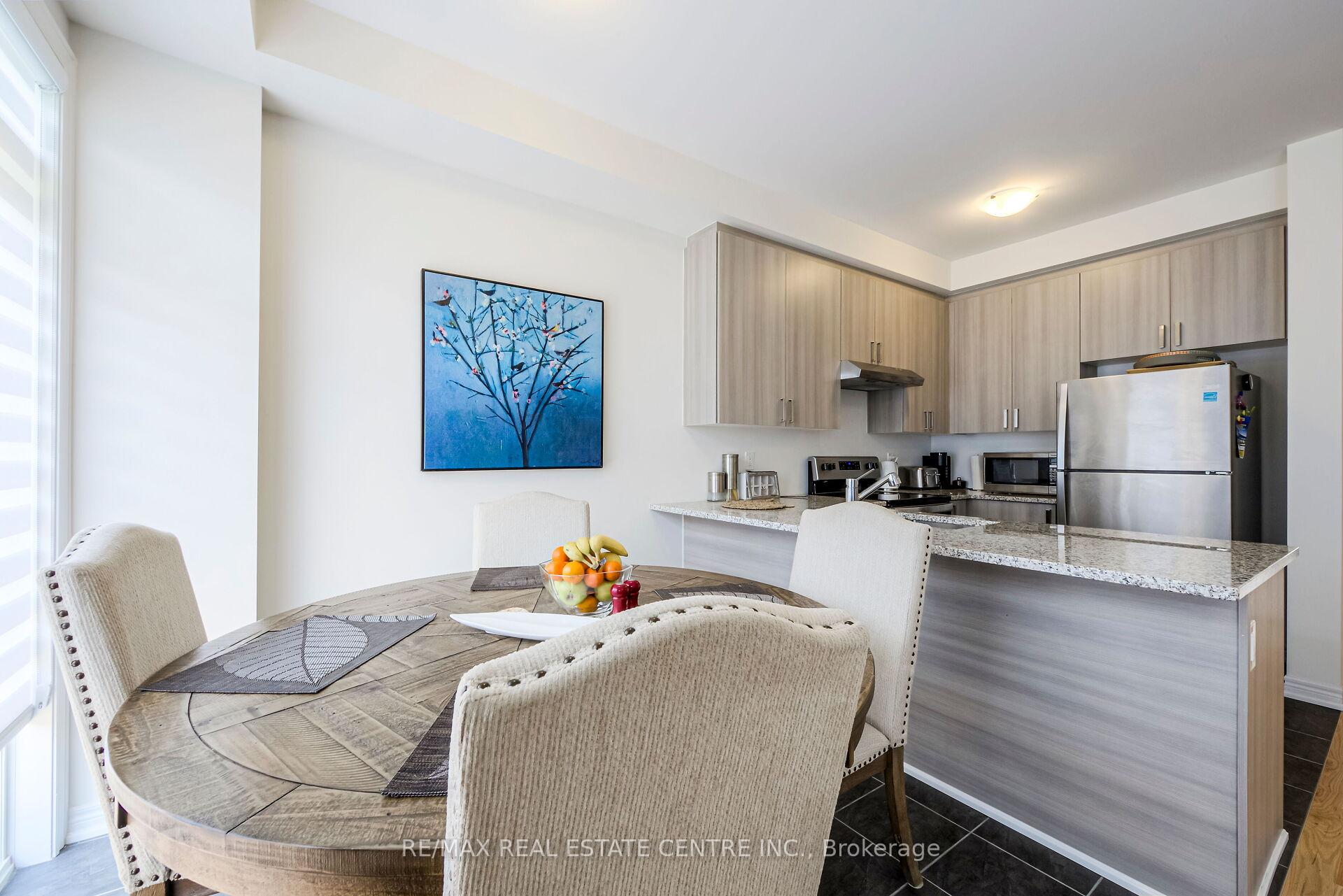 Photo 16 of 106 Air Dancer Crescent, Oshawa, Windfields — HOMEH