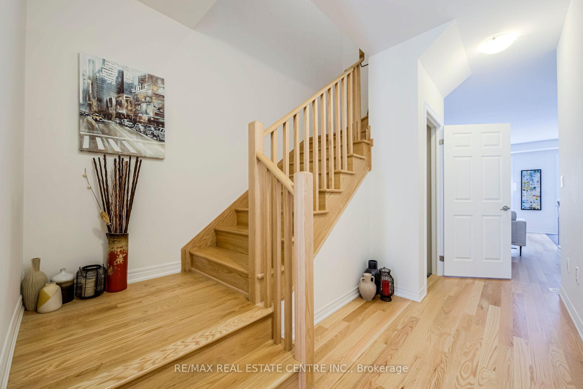 Photo 17 of 106 Air Dancer Crescent, Oshawa, Windfields — HOMEH