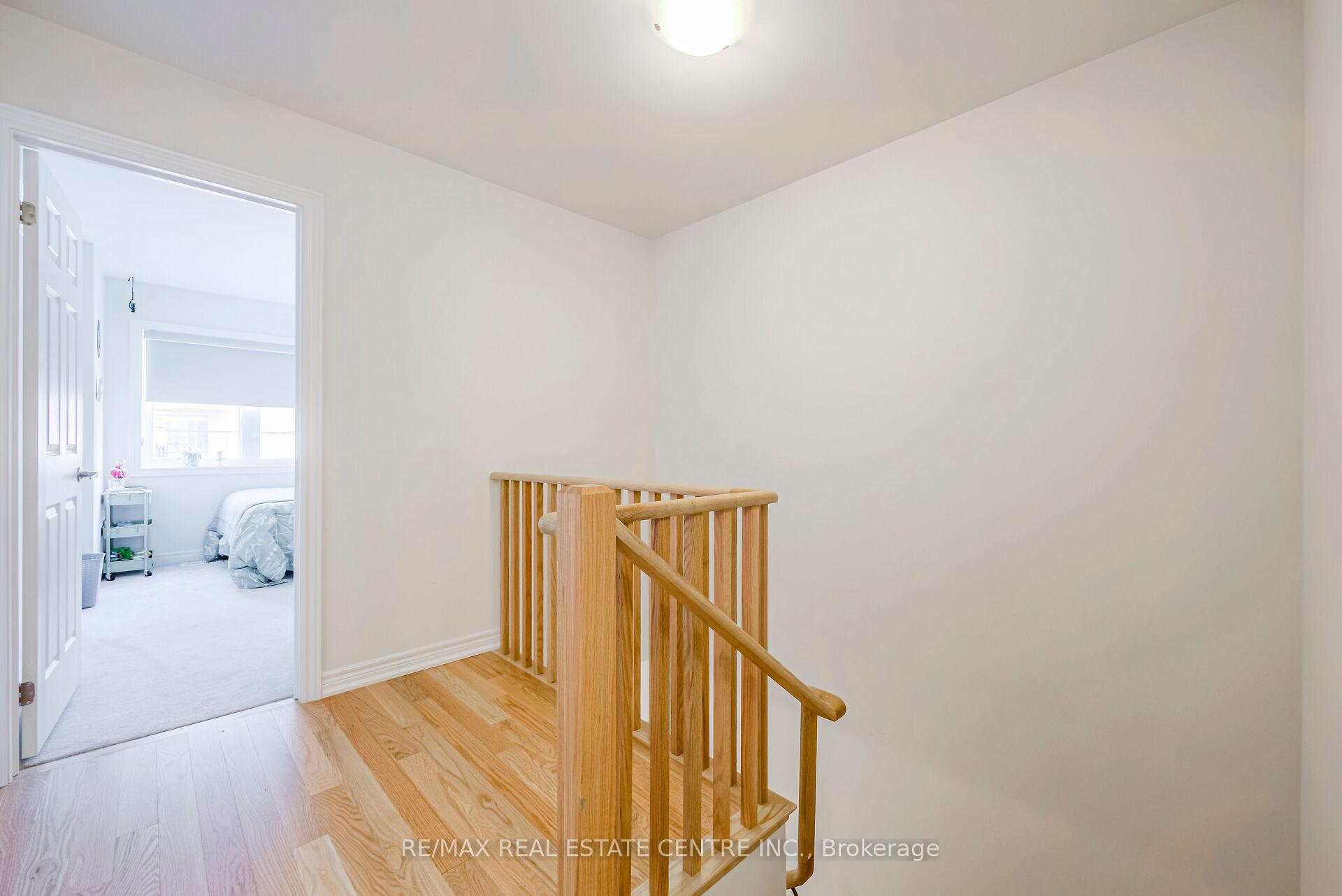 Photo 18 of 106 Air Dancer Crescent, Oshawa, Windfields — HOMEH