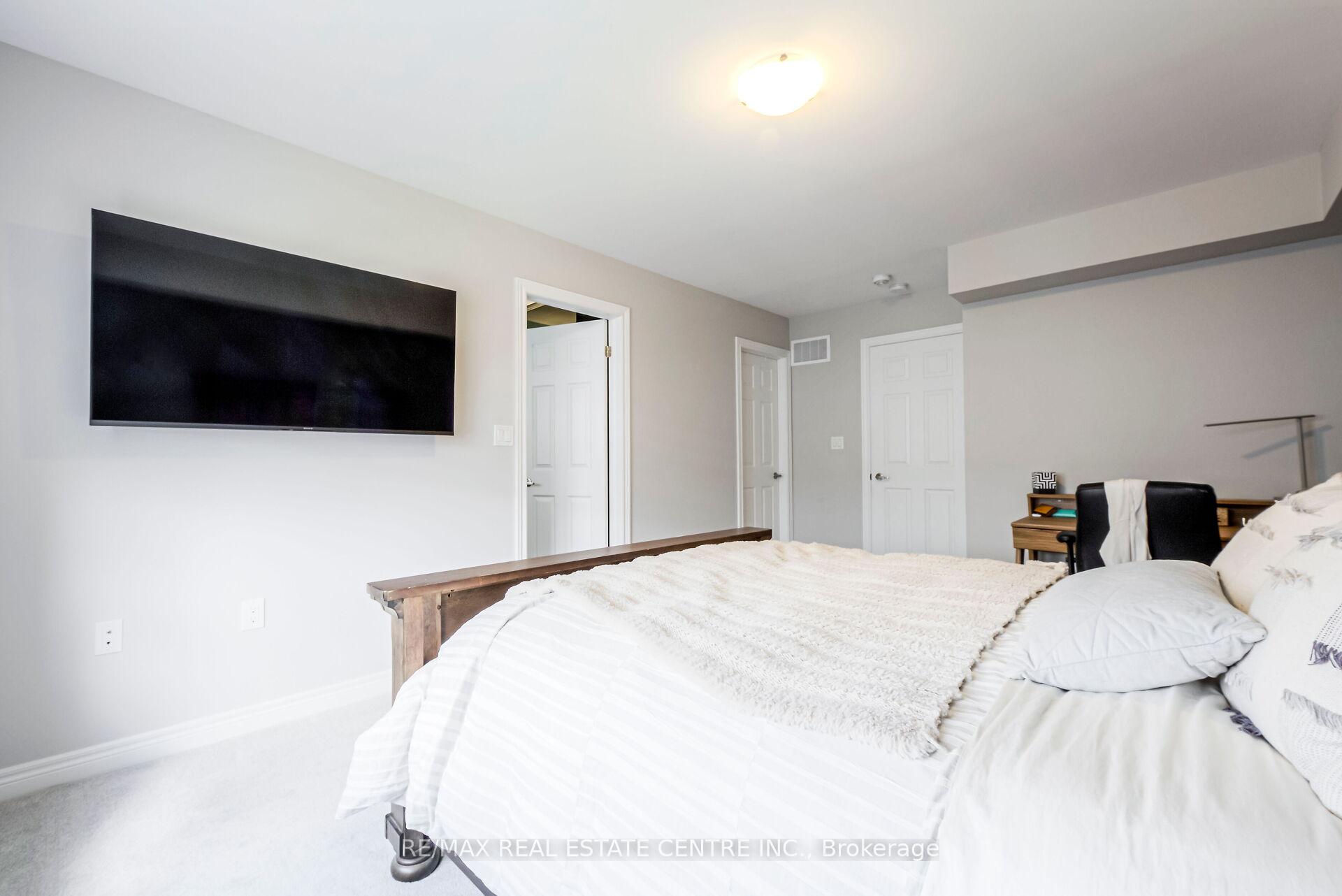 Photo 22 of 106 Air Dancer Crescent, Oshawa, Windfields — HOMEH