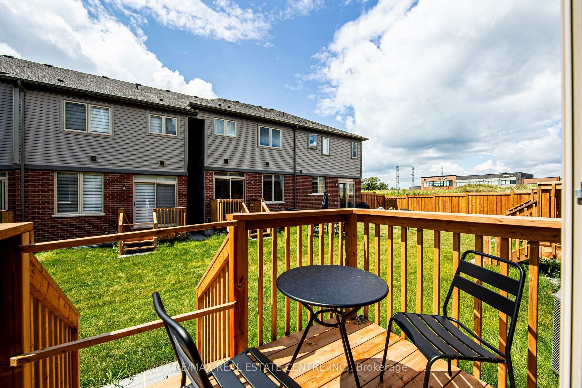 Photo 32 of 106 Air Dancer Crescent, Oshawa, Windfields — HOMEH