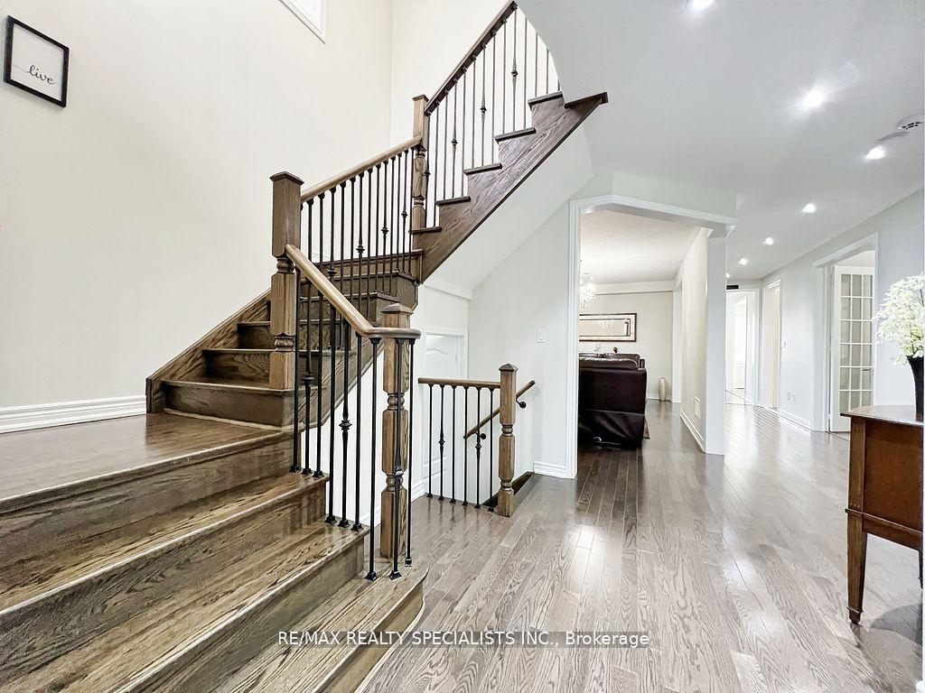 Photo 3 of 4 Vernosa Drive, Brampton, Credit Valley — HOMEH