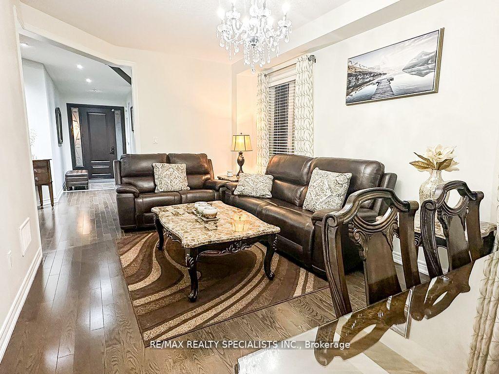 Photo 6 of 4 Vernosa Drive, Brampton, Credit Valley — HOMEH