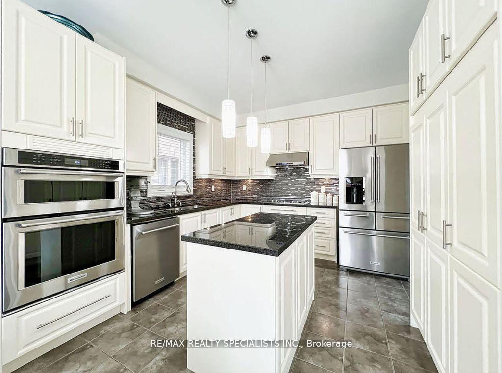 Photo 10 of 4 Vernosa Drive, Brampton, Credit Valley — HOMEH