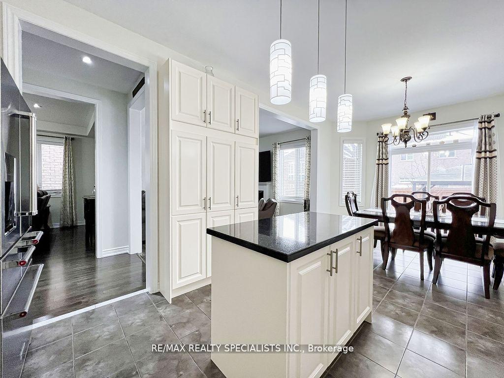 Photo 9 of 4 Vernosa Drive, Brampton, Credit Valley — HOMEH