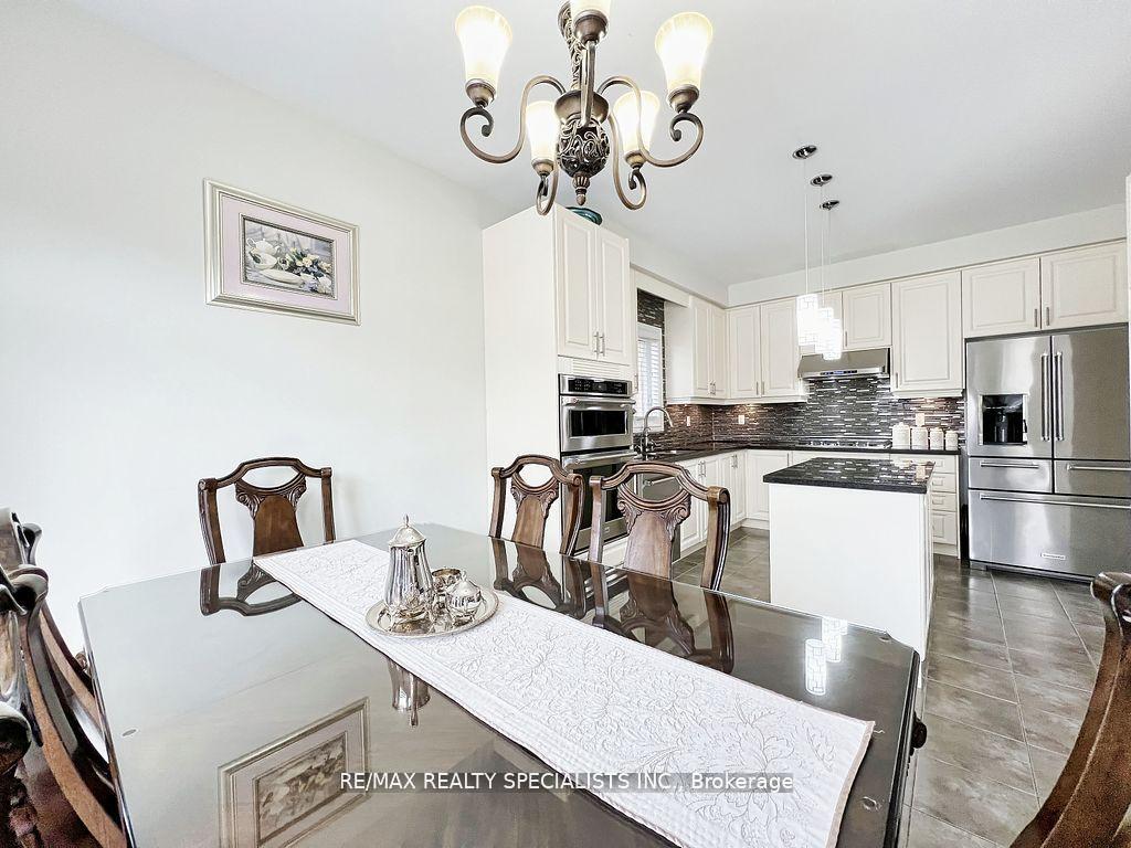 Photo 11 of 4 Vernosa Drive, Brampton, Credit Valley — HOMEH