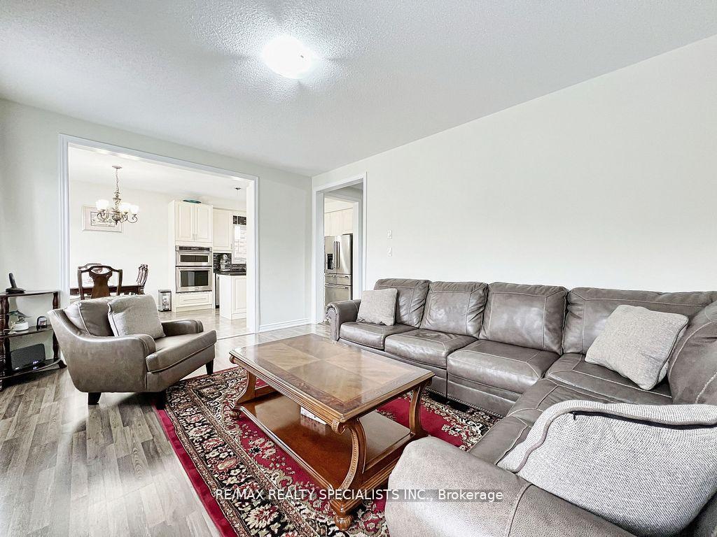 Photo 12 of 4 Vernosa Drive, Brampton, Credit Valley — HOMEH
