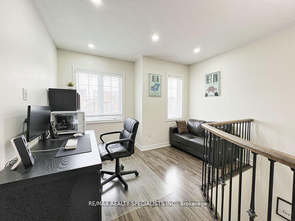 Photo 15 of 4 Vernosa Drive, Brampton, Credit Valley — HOMEH