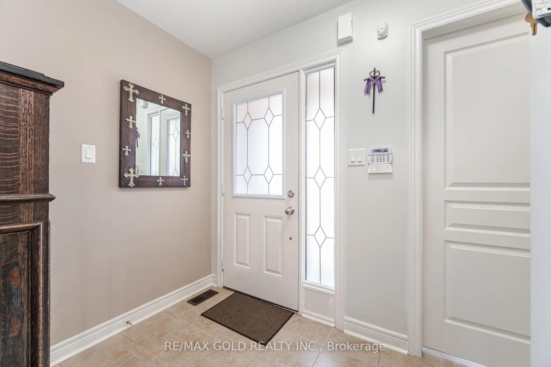 Photo 3 of 16 Bluffmeadow Street, Brampton, Bram East — HOMEH