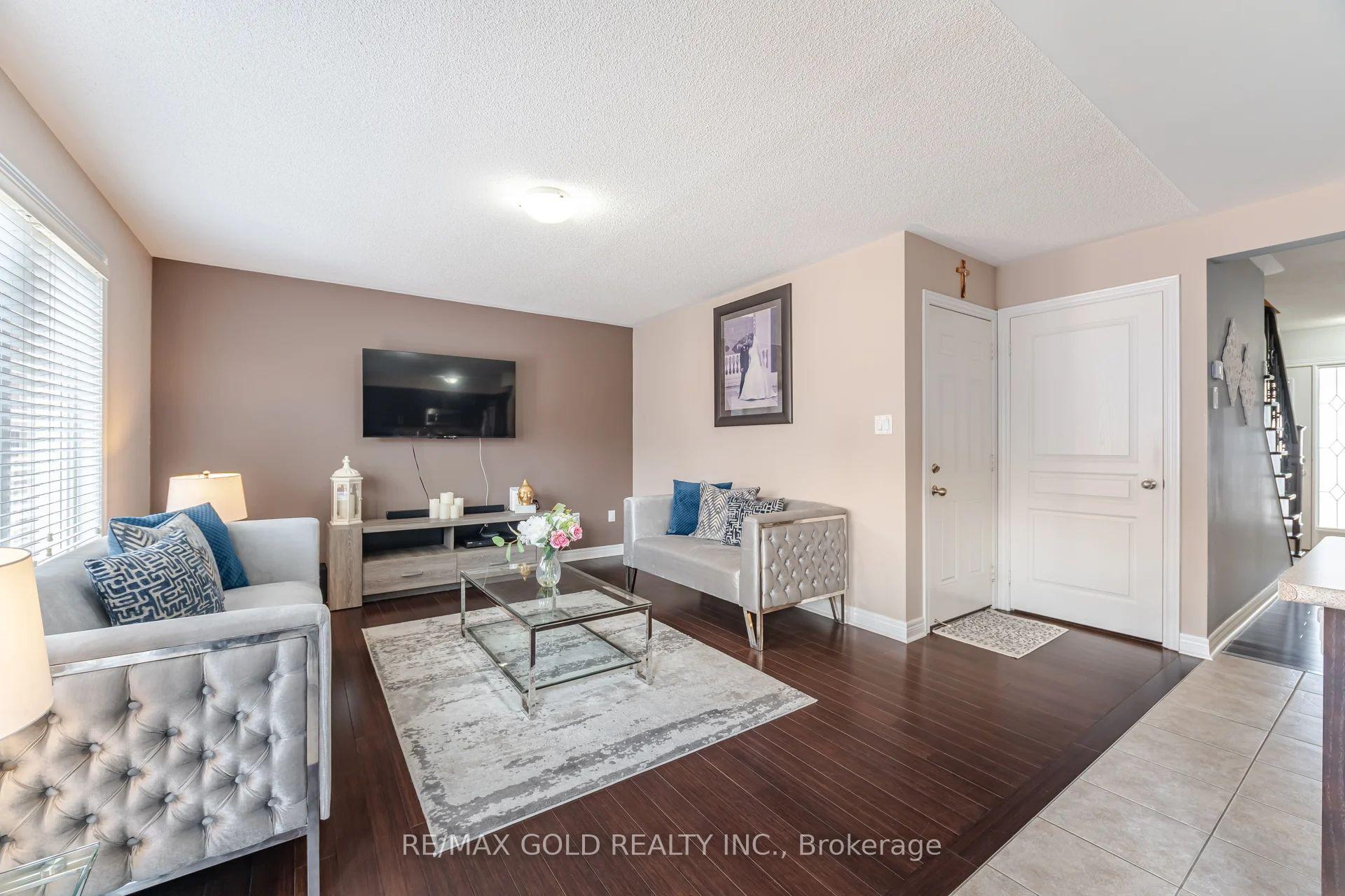 Photo 13 of 16 Bluffmeadow Street, Brampton, Bram East — HOMEH