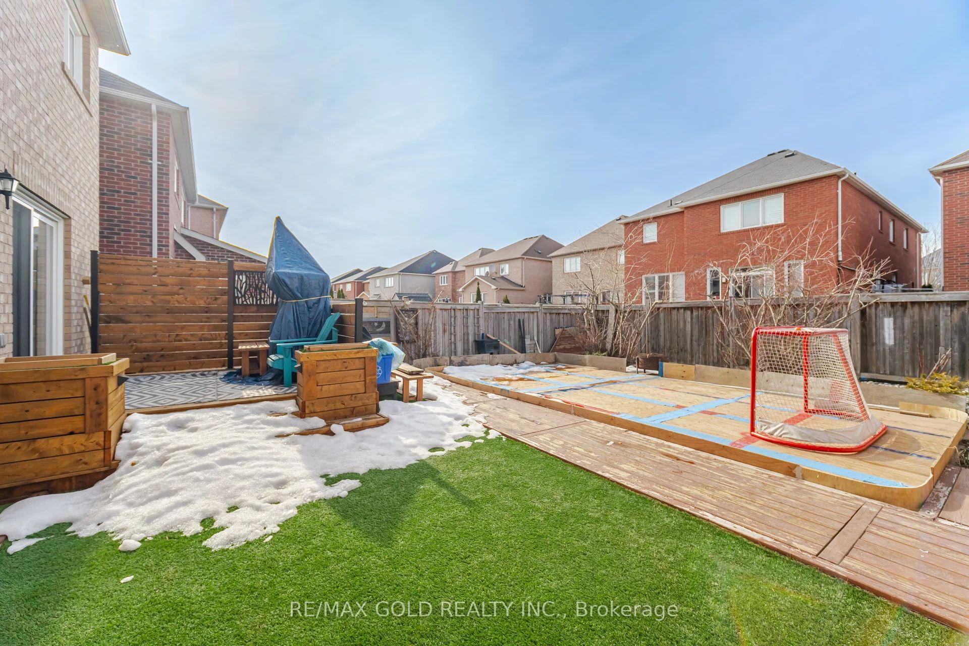 Photo 25 of 16 Bluffmeadow Street, Brampton, Bram East — HOMEH