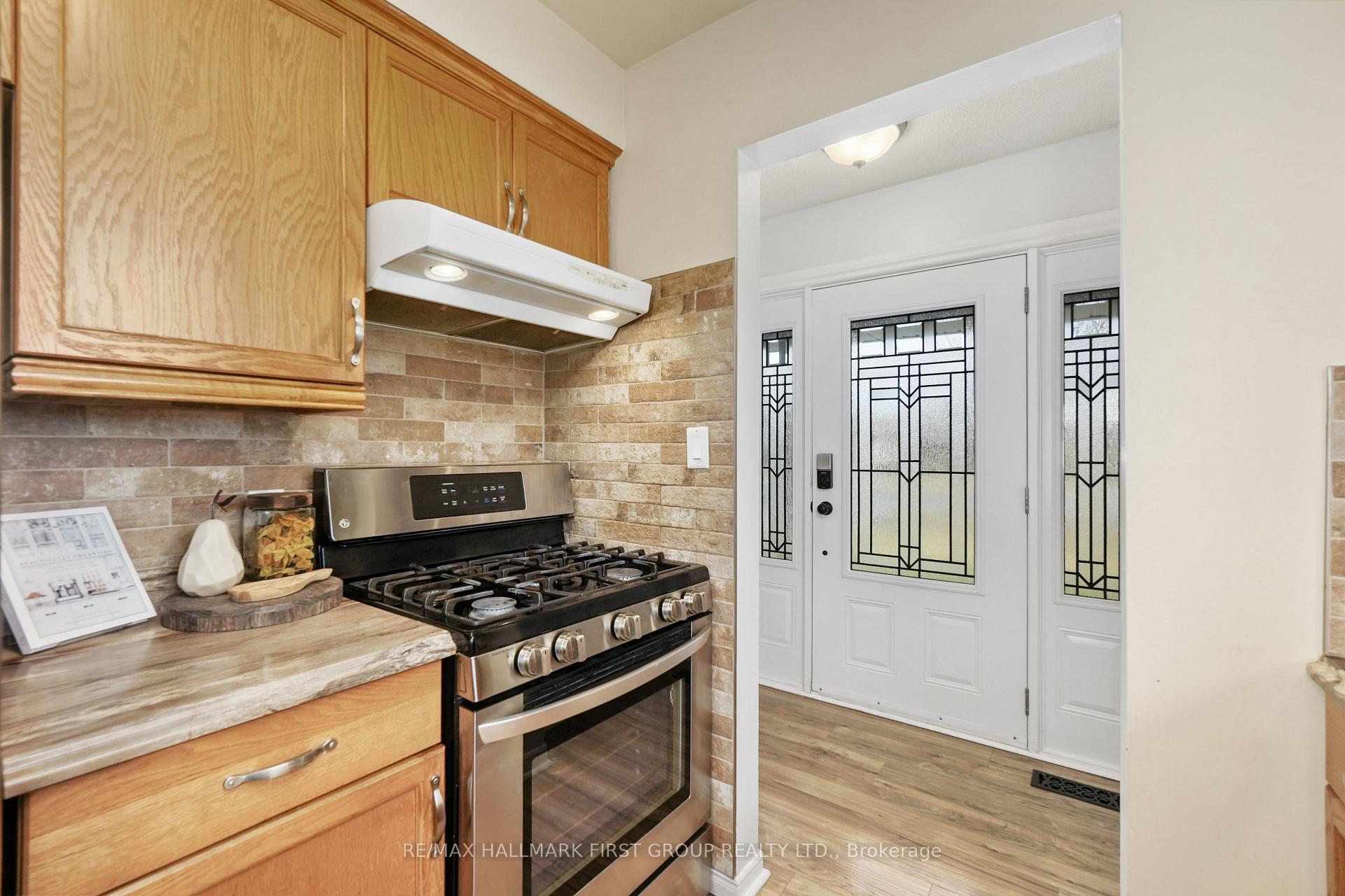 Photo 12 of 35 Meredith Crescent, Cobourg — HOMEH