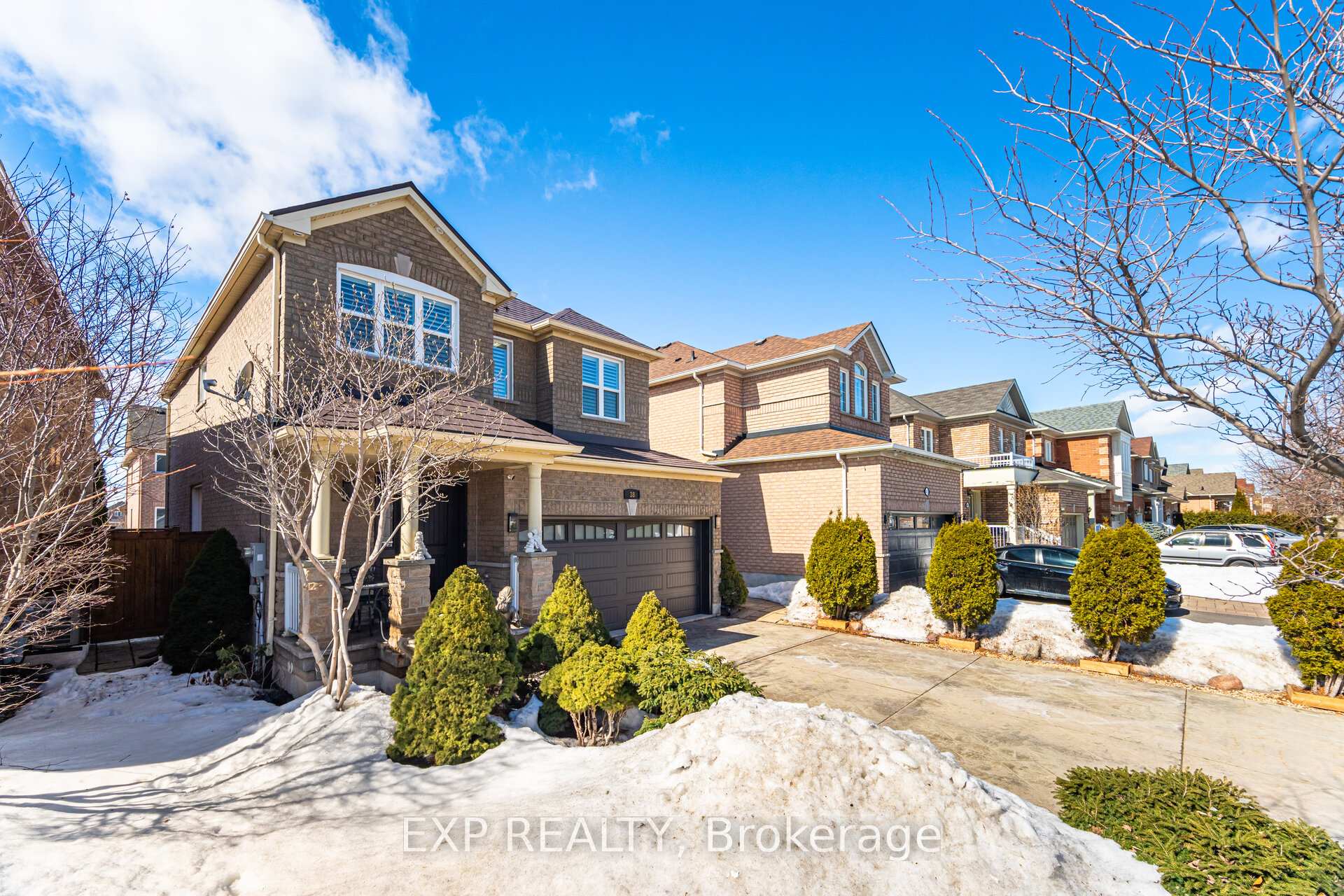 Photo 4 of 38 Wilcox Road, Vaughan, Maple — HOMEH