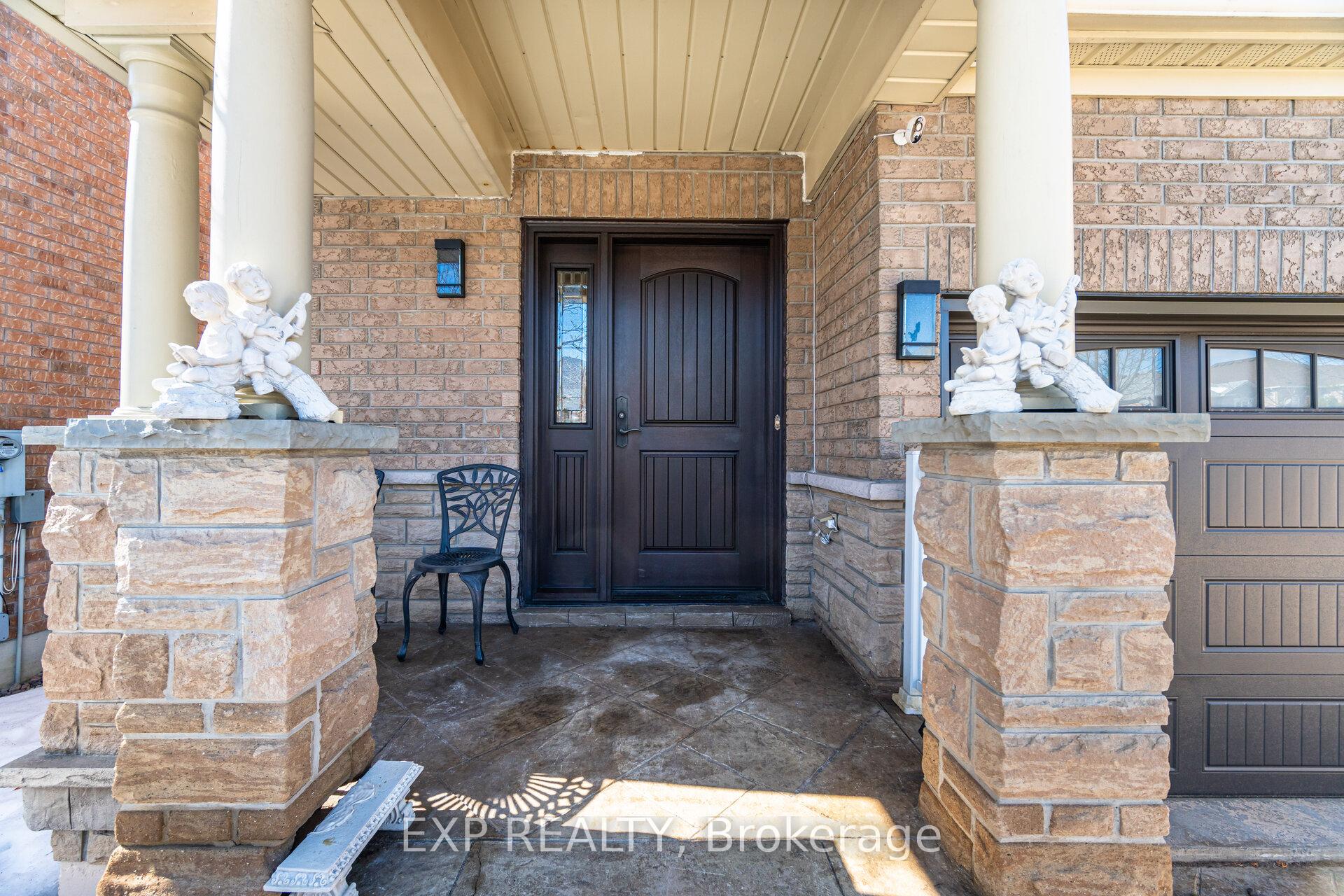 Photo 2 of 38 Wilcox Road, Vaughan, Maple — HOMEH