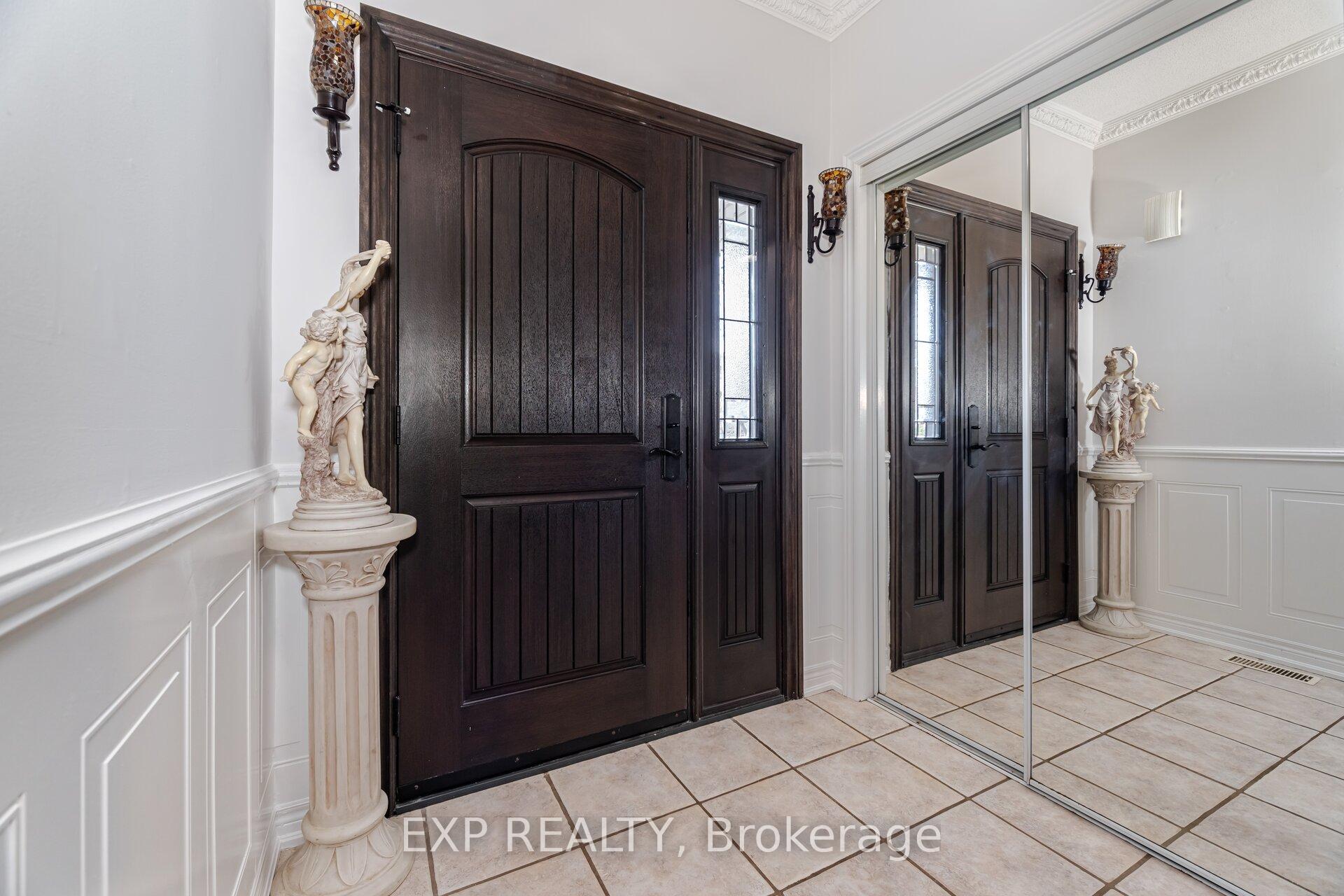 Photo 5 of 38 Wilcox Road, Vaughan, Maple — HOMEH