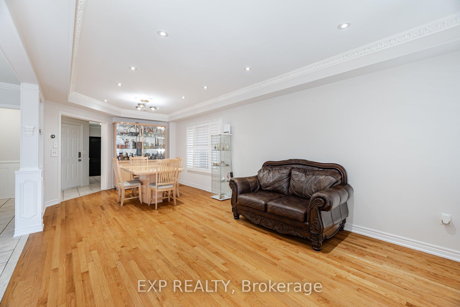 Photo 8 of 38 Wilcox Road, Vaughan, Maple — HOMEH