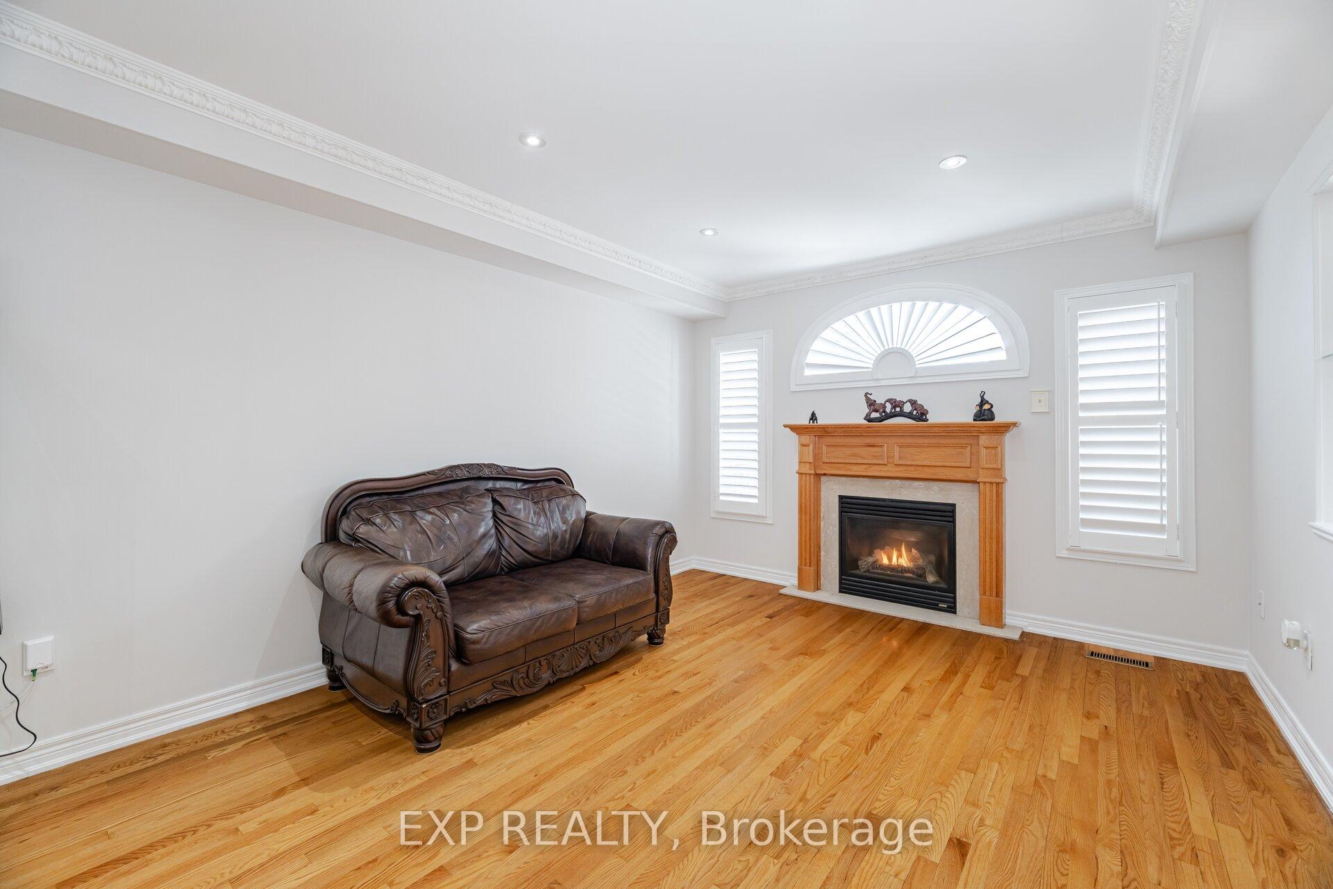 Photo 9 of 38 Wilcox Road, Vaughan, Maple — HOMEH