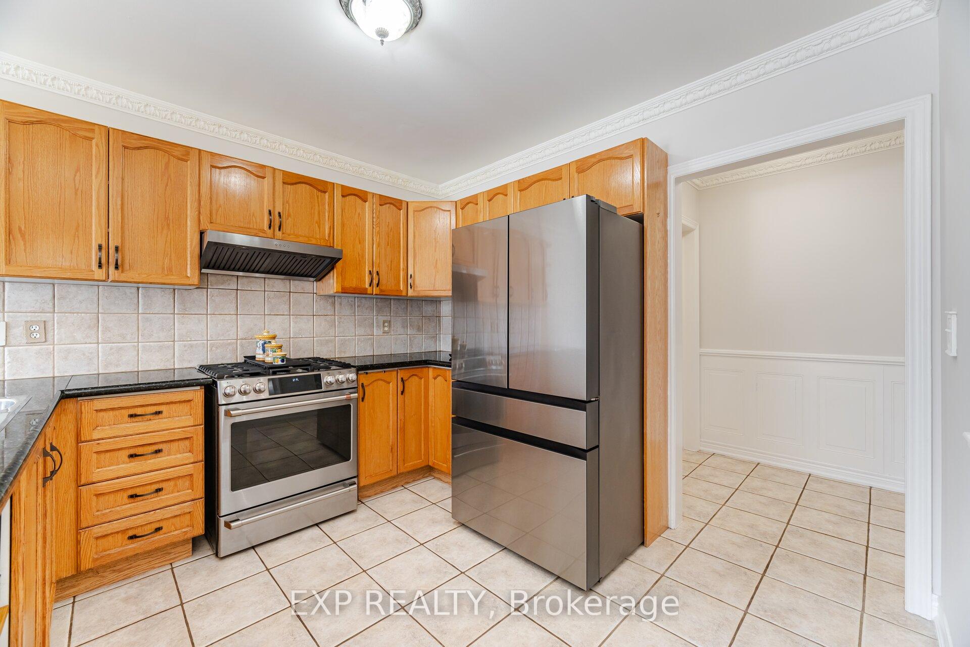 Photo 16 of 38 Wilcox Road, Vaughan, Maple — HOMEH