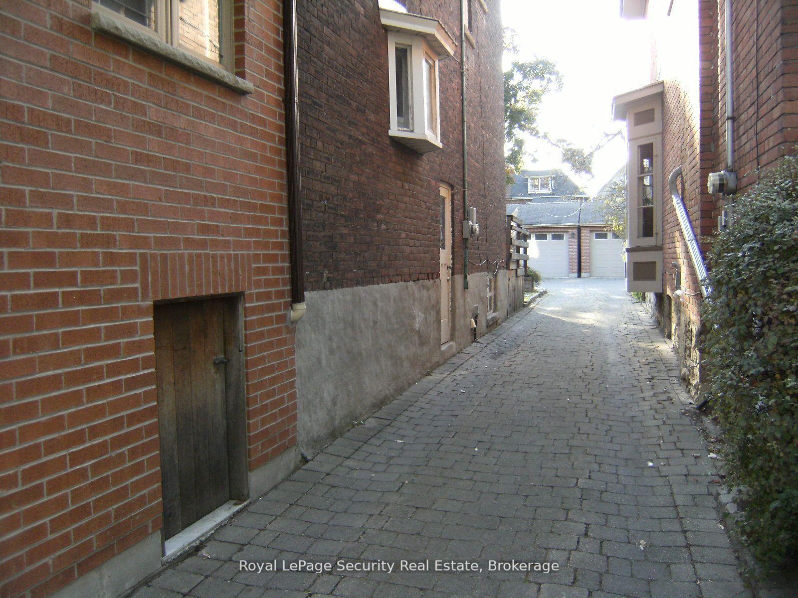 Photo 3 of 122 Delaware Avenue, Toronto, Palmerston-Little Italy — HOMEH