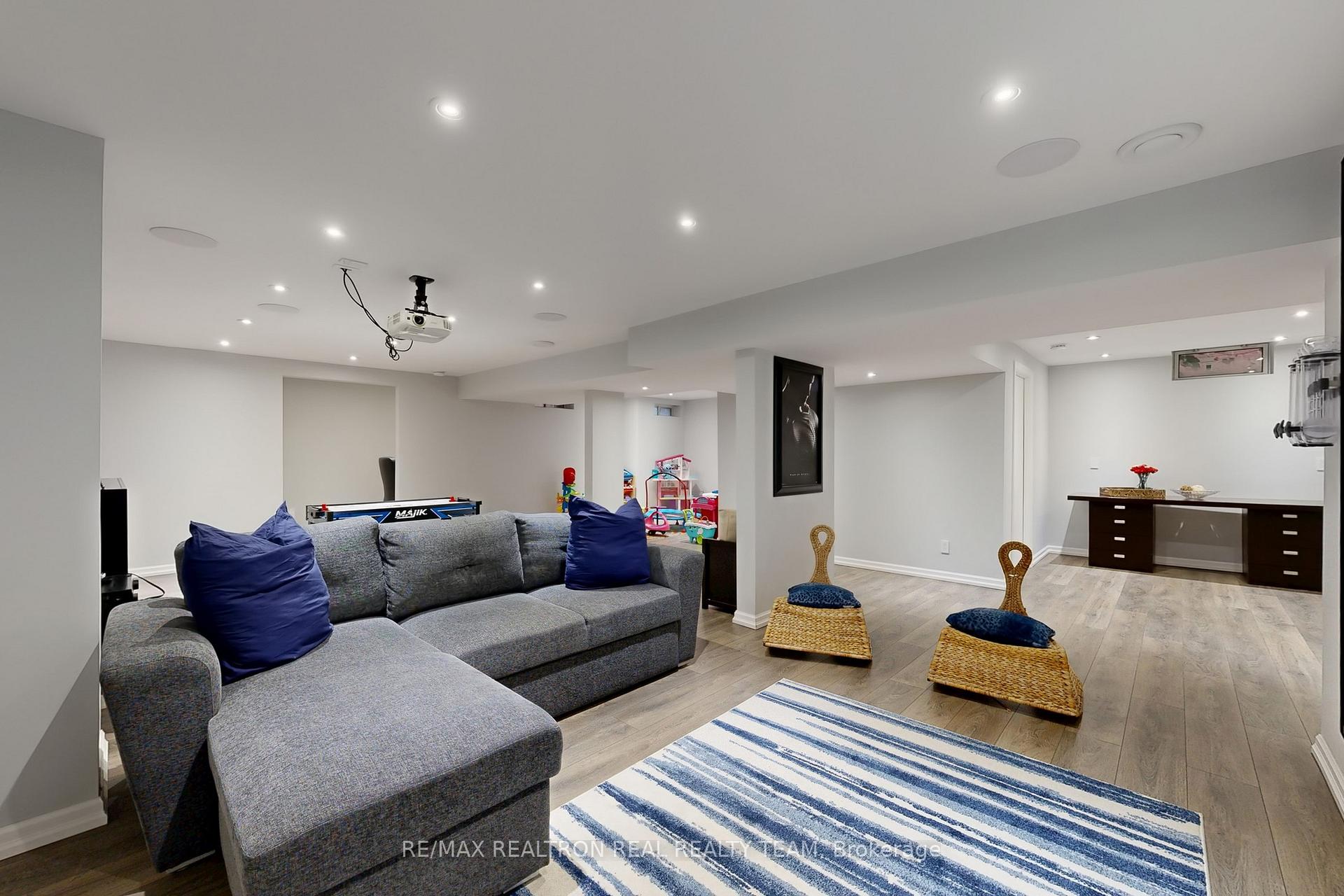 Photo 32 of 89 Cachet Boulevard, Whitby, Brooklin — HOMEH