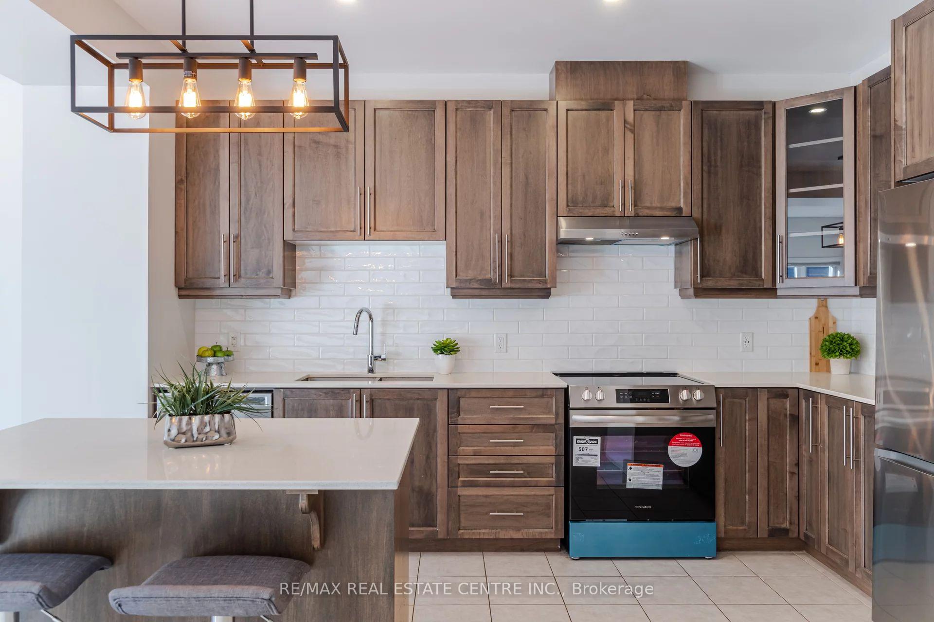 Photo 4 of Unit 48, 30 Times Square Boulevard, Hamilton, Stoney Creek Mountain — HOMEH