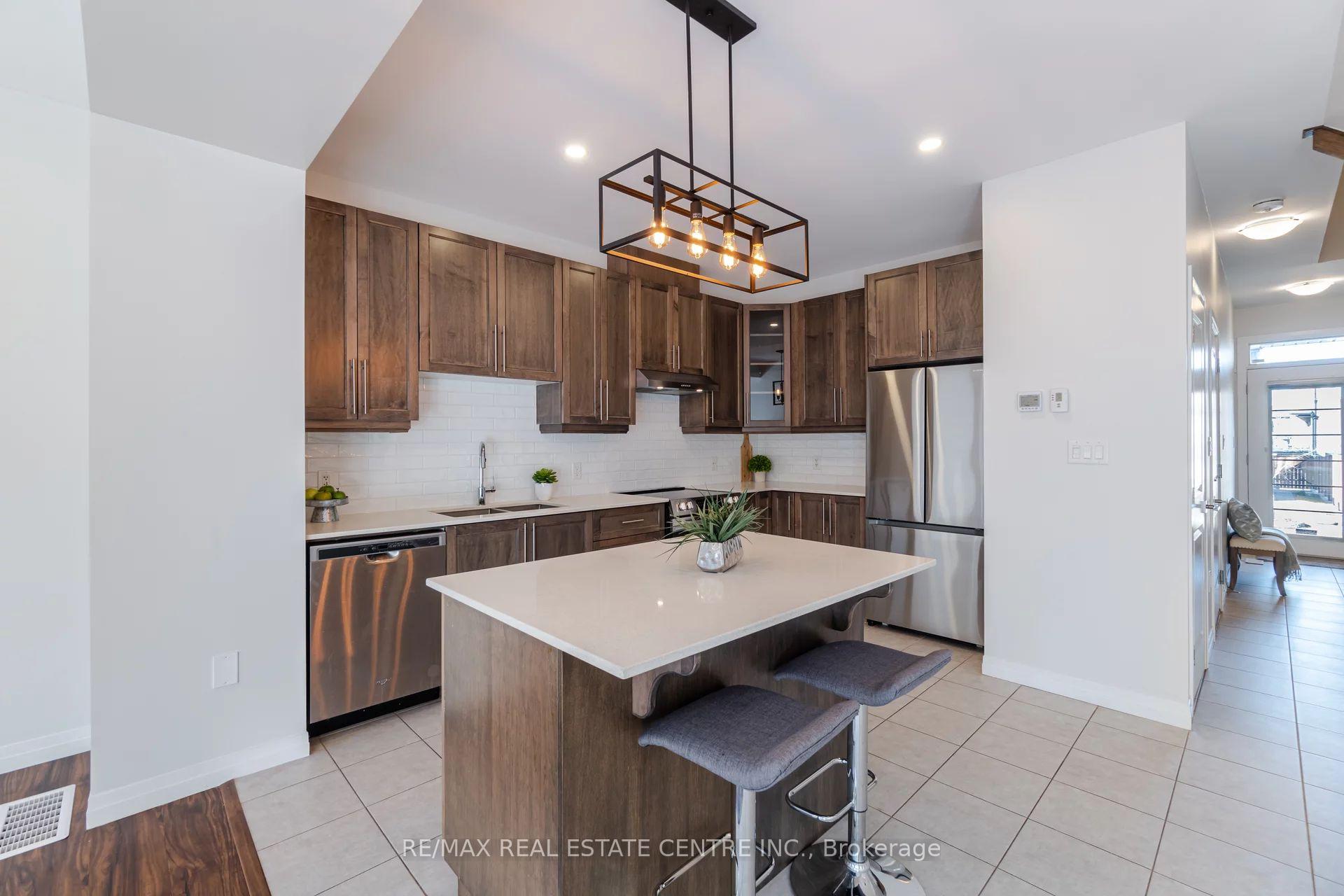 Photo 2 of Unit 48, 30 Times Square Boulevard, Hamilton, Stoney Creek Mountain — HOMEH