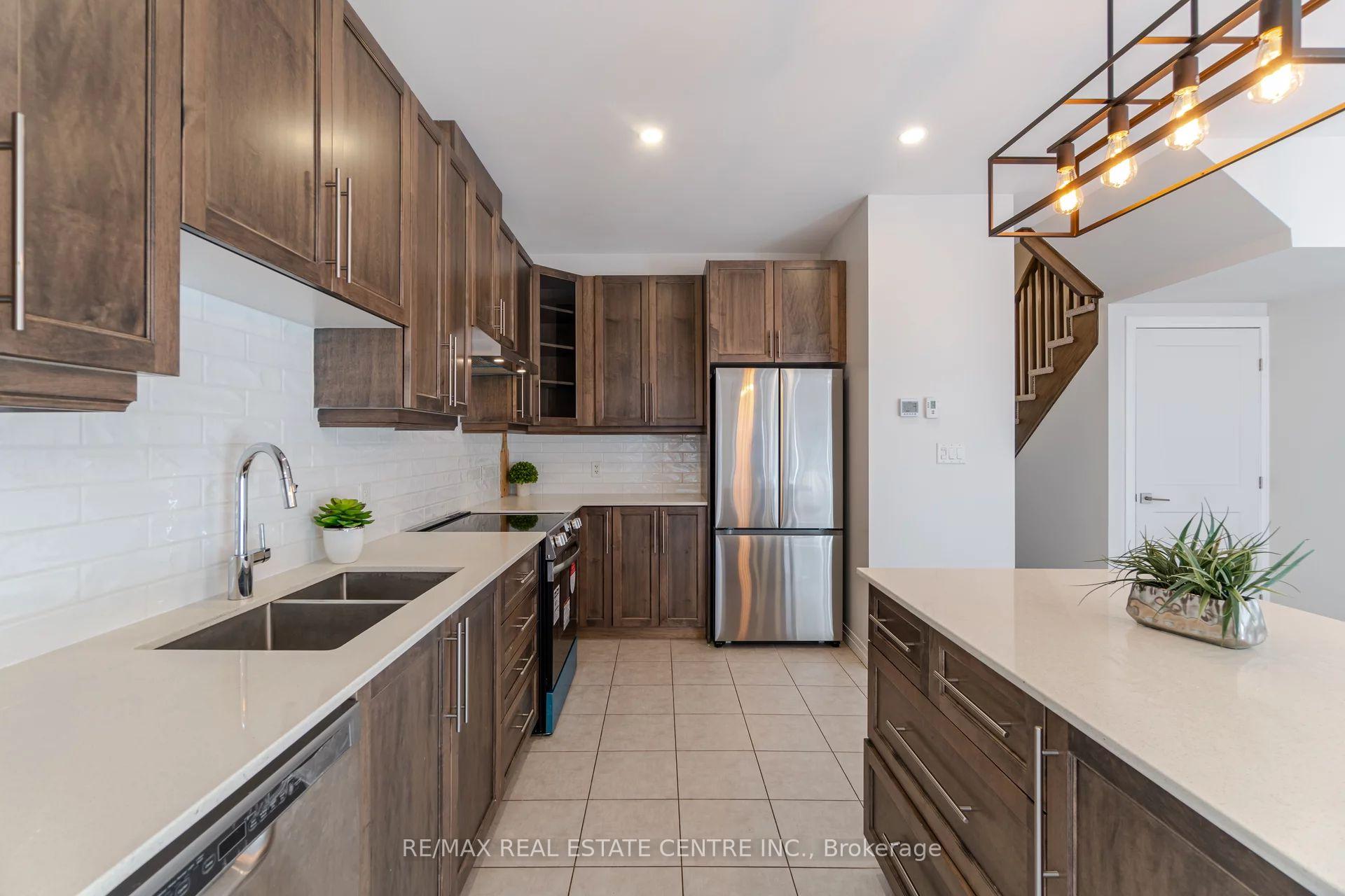 Photo 6 of Unit 48, 30 Times Square Boulevard, Hamilton, Stoney Creek Mountain — HOMEH