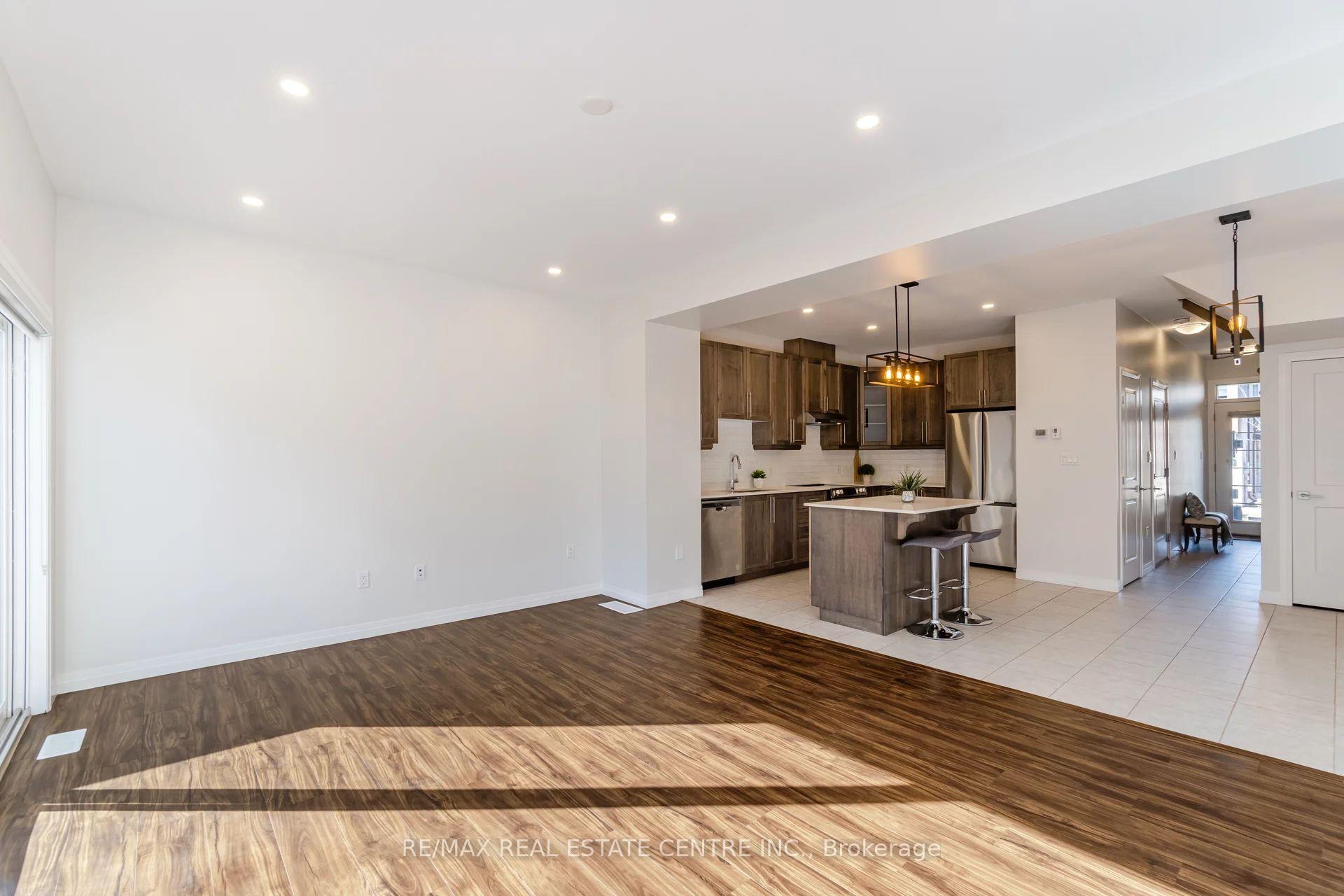 Photo 15 of Unit 48, 30 Times Square Boulevard, Hamilton, Stoney Creek Mountain — HOMEH
