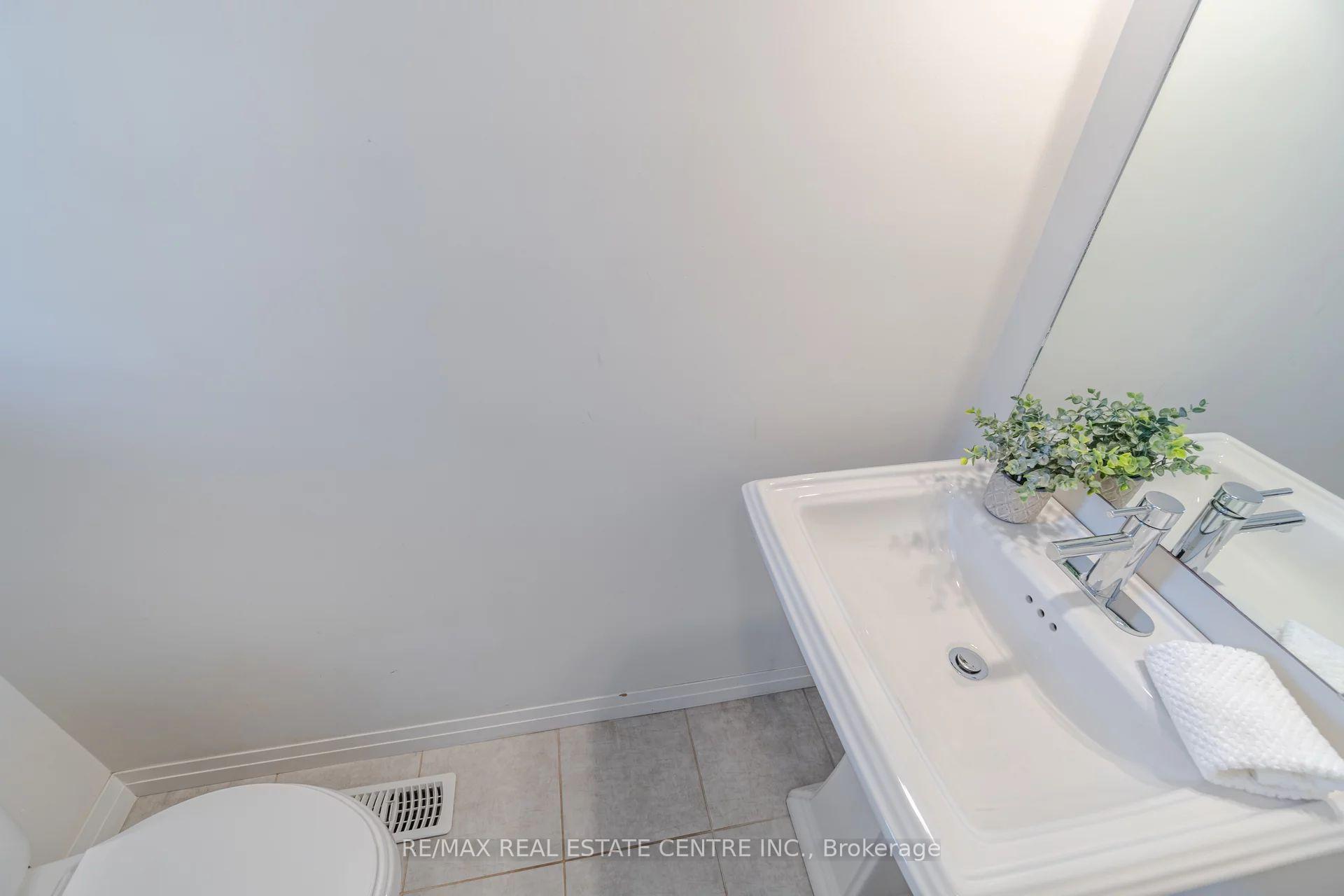 Photo 5 of Unit 48, 30 Times Square Boulevard, Hamilton, Stoney Creek Mountain — HOMEH