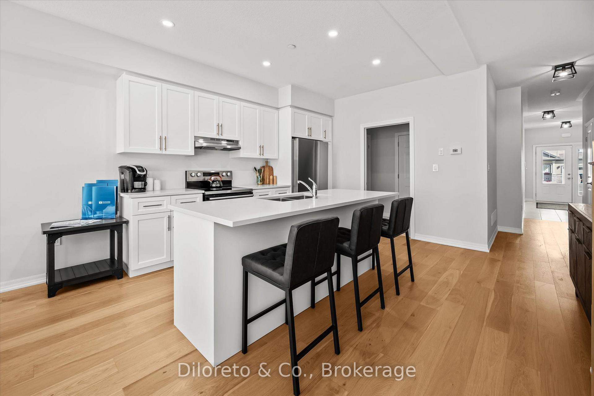 Photo 9 of 29 Bromley Drive, St. Catharines, Port Weller — HOMEH
