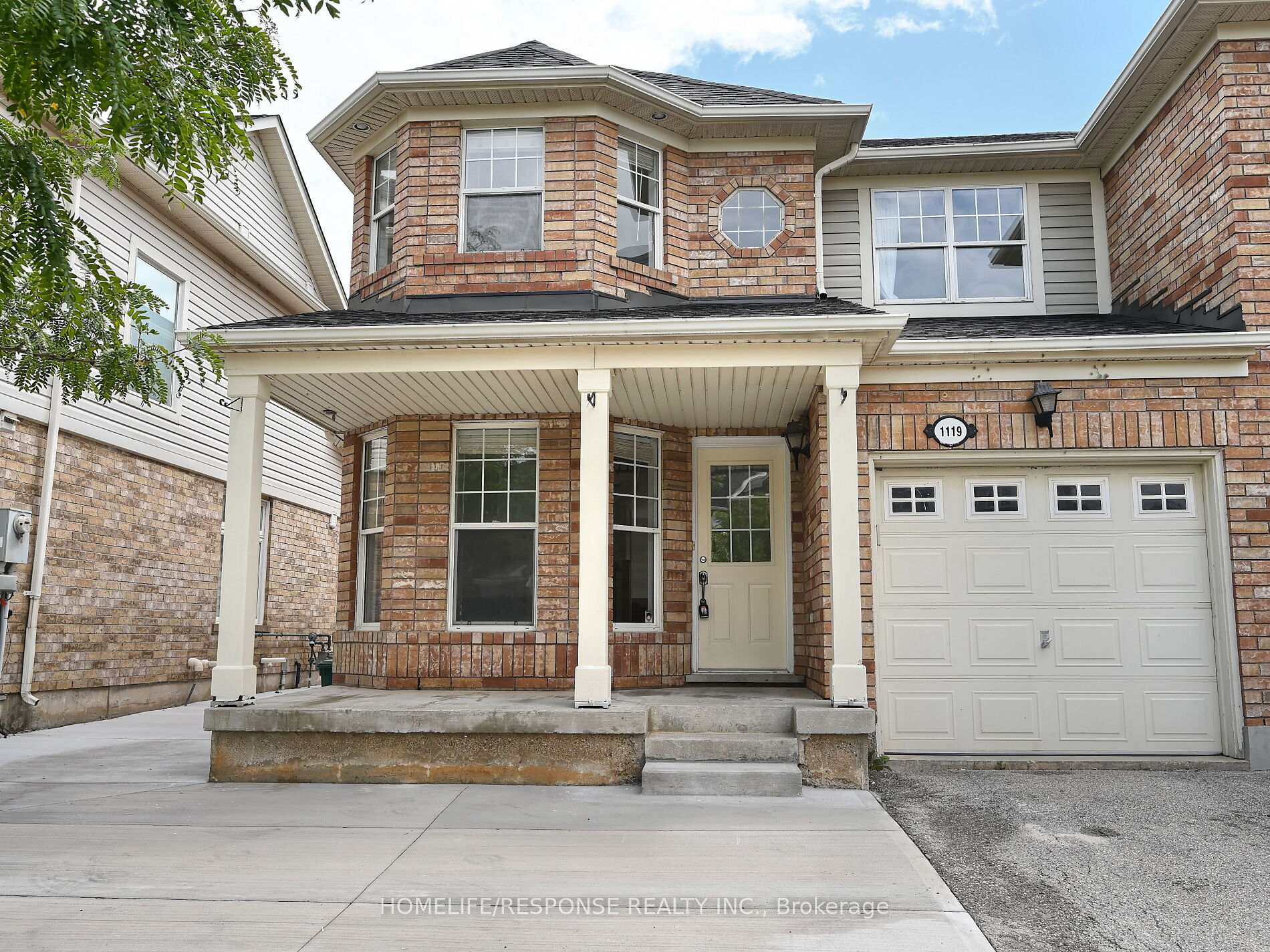 Front of 1119 Kelly Gate