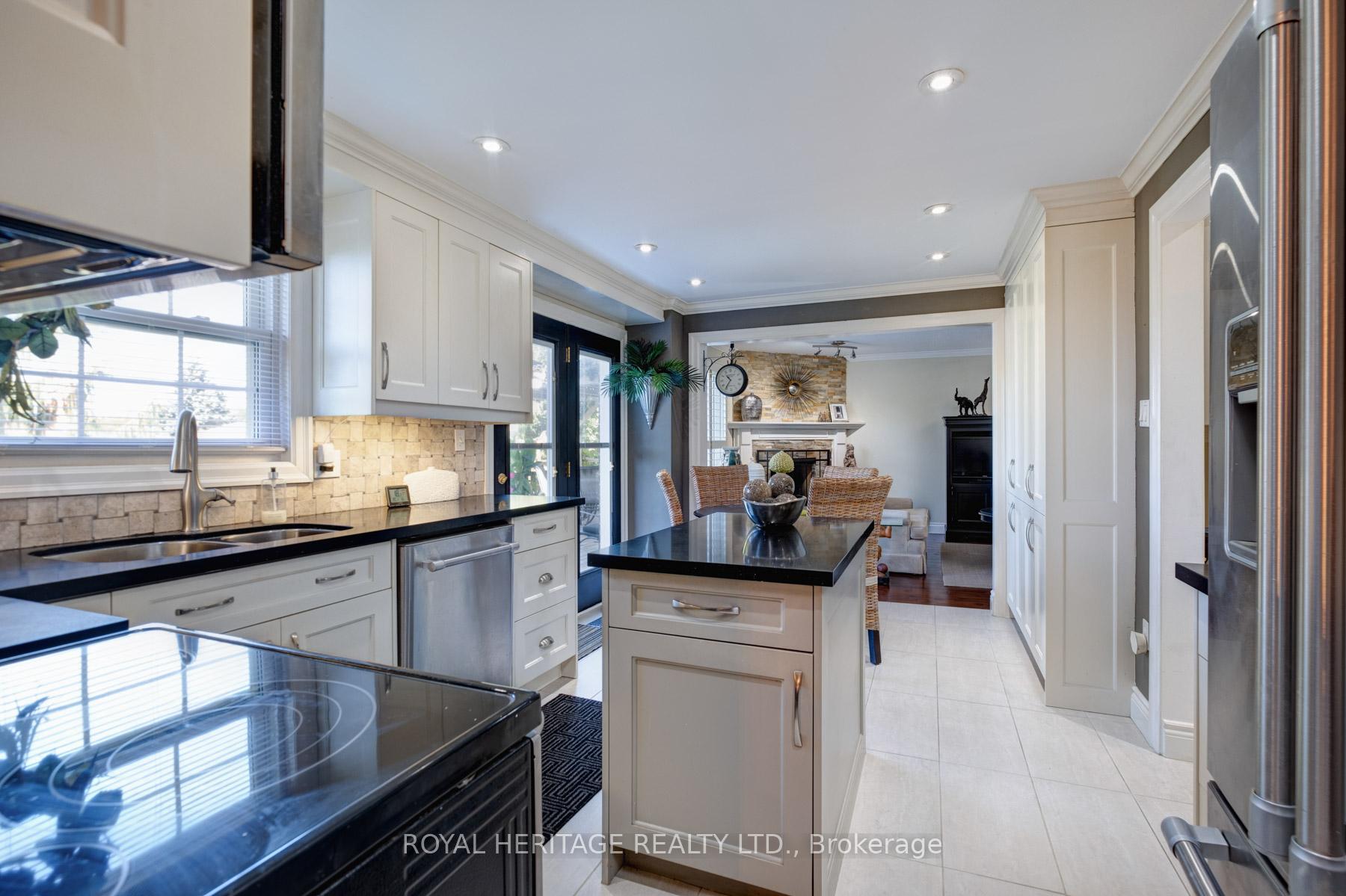 Photo 5 of 10 Anstead Crescent, Ajax, South West — HOMEH