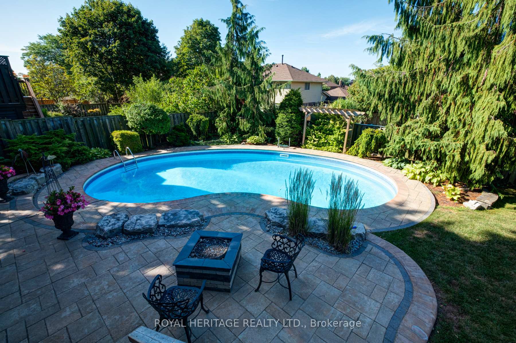 Photo 39 of 10 Anstead Crescent, Ajax, South West — HOMEH