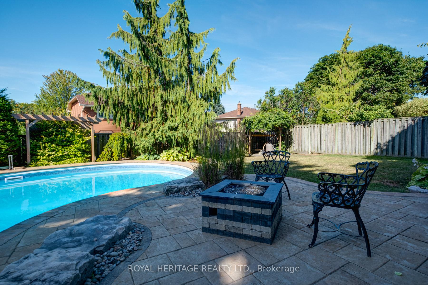 Photo 40 of 10 Anstead Crescent, Ajax, South West — HOMEH