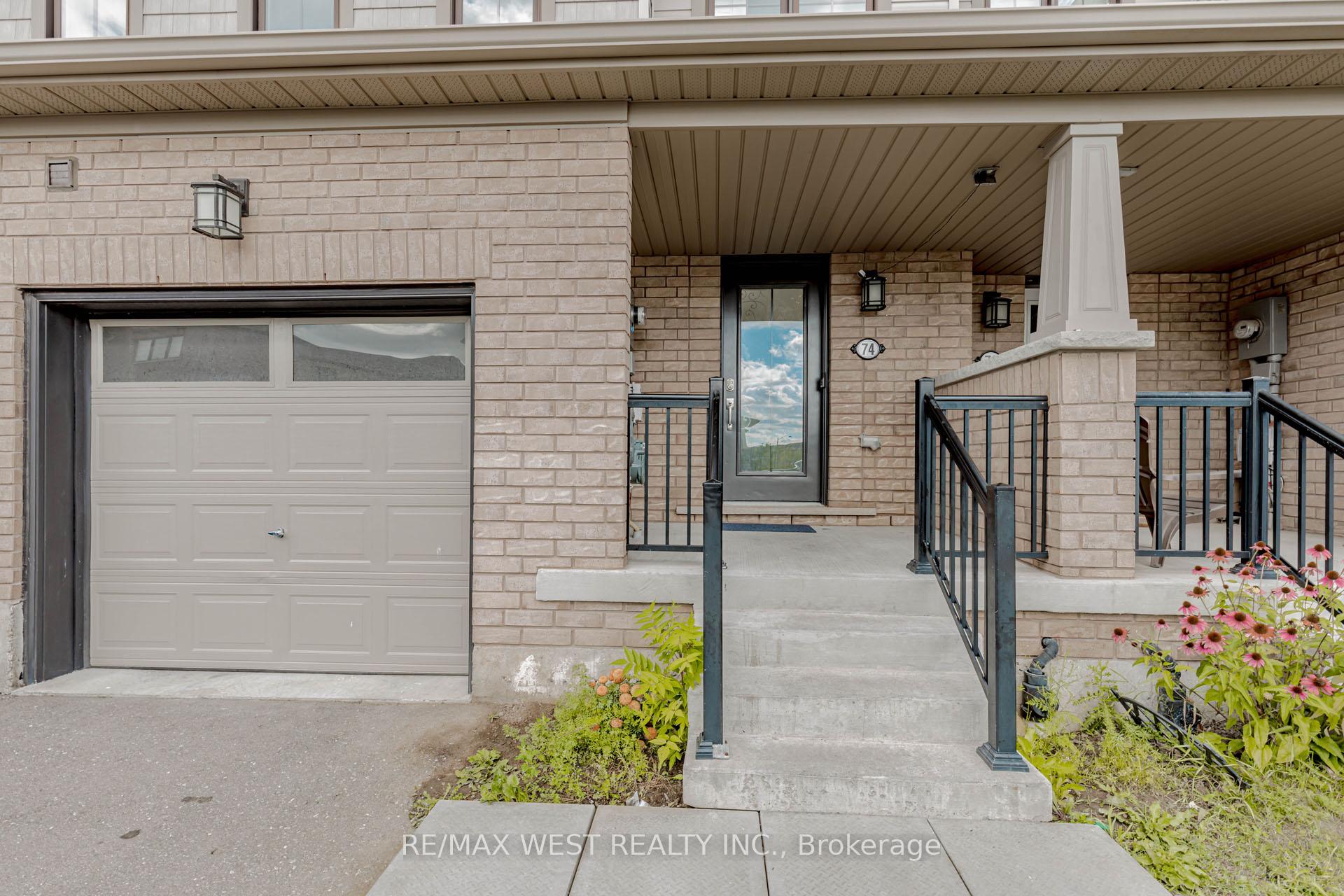 Photo 4 of 74 Pagebrook Crescent, Hamilton, Stoney Creek Mountain — HOMEH