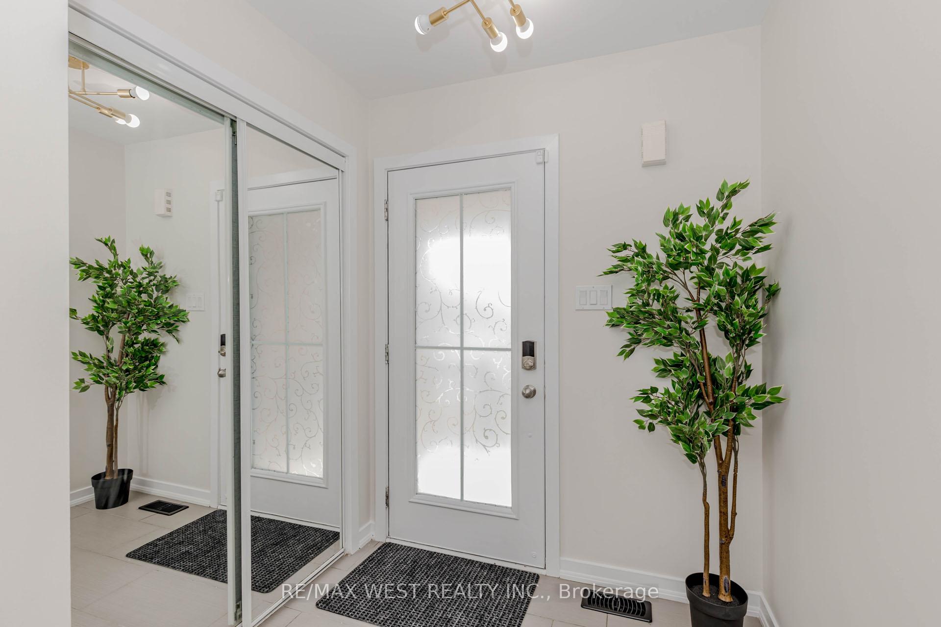 Photo 6 of 74 Pagebrook Crescent, Hamilton, Stoney Creek Mountain — HOMEH