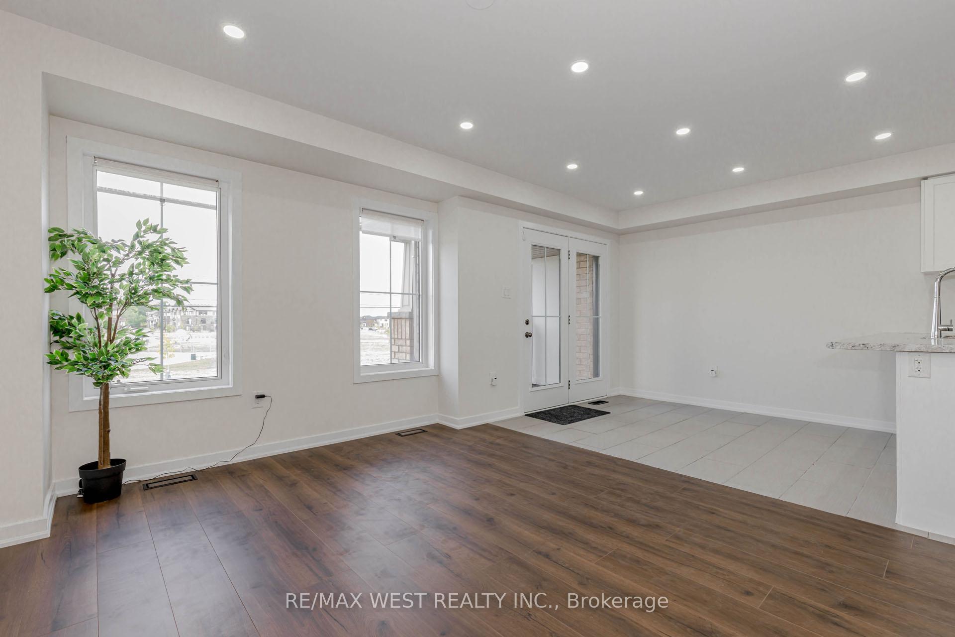 Photo 11 of 74 Pagebrook Crescent, Hamilton, Stoney Creek Mountain — HOMEH